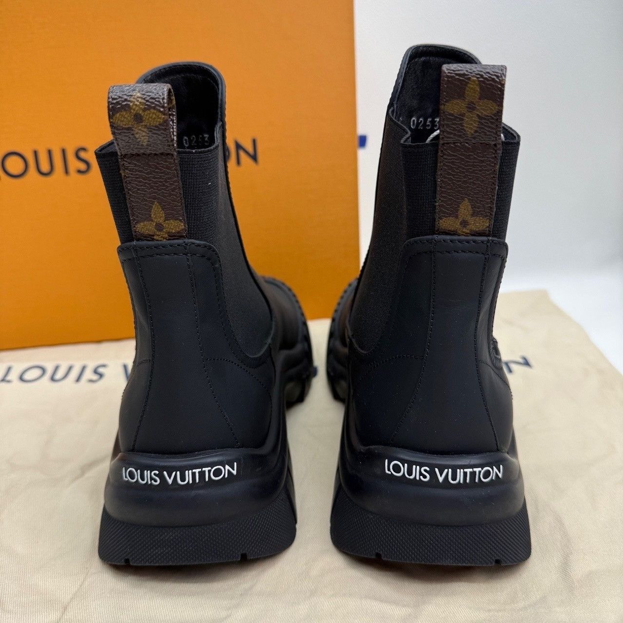Louis Vuitton Louis Vuitton Ruby Chelsea Boots Size 36.5 Size US 6.5 / IT 36.5 - 7 Thumbnail
