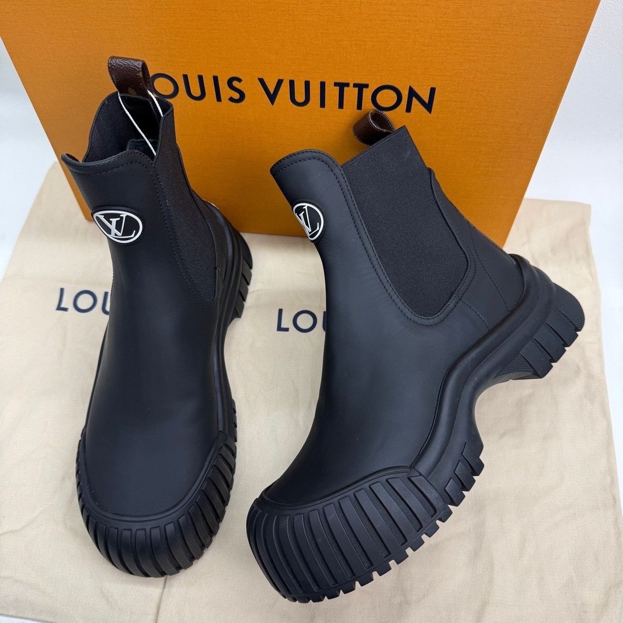 Louis Vuitton Louis Vuitton Ruby Chelsea Boots Size 36.5 Size US 6.5 / IT 36.5 - 10 Thumbnail