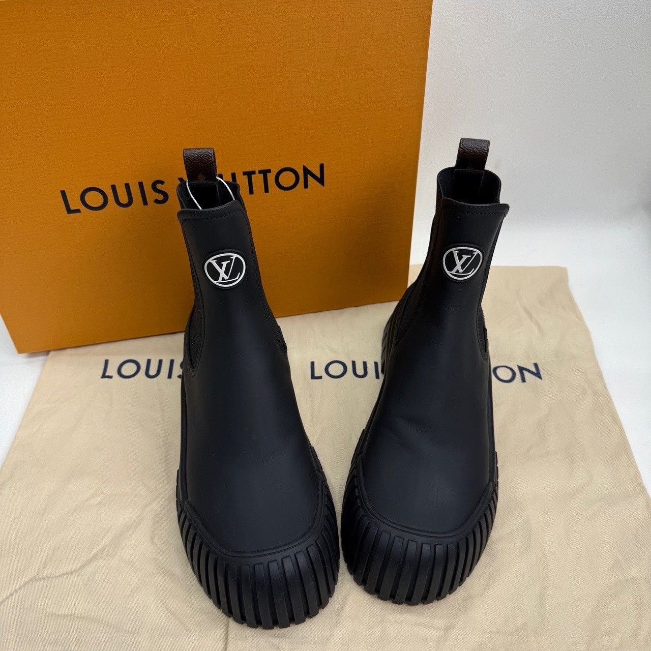 Louis Vuitton Louis Vuitton Ruby Chelsea Boots Size 36.5 Size US 6.5 / IT 36.5 - 2 Thumbnail