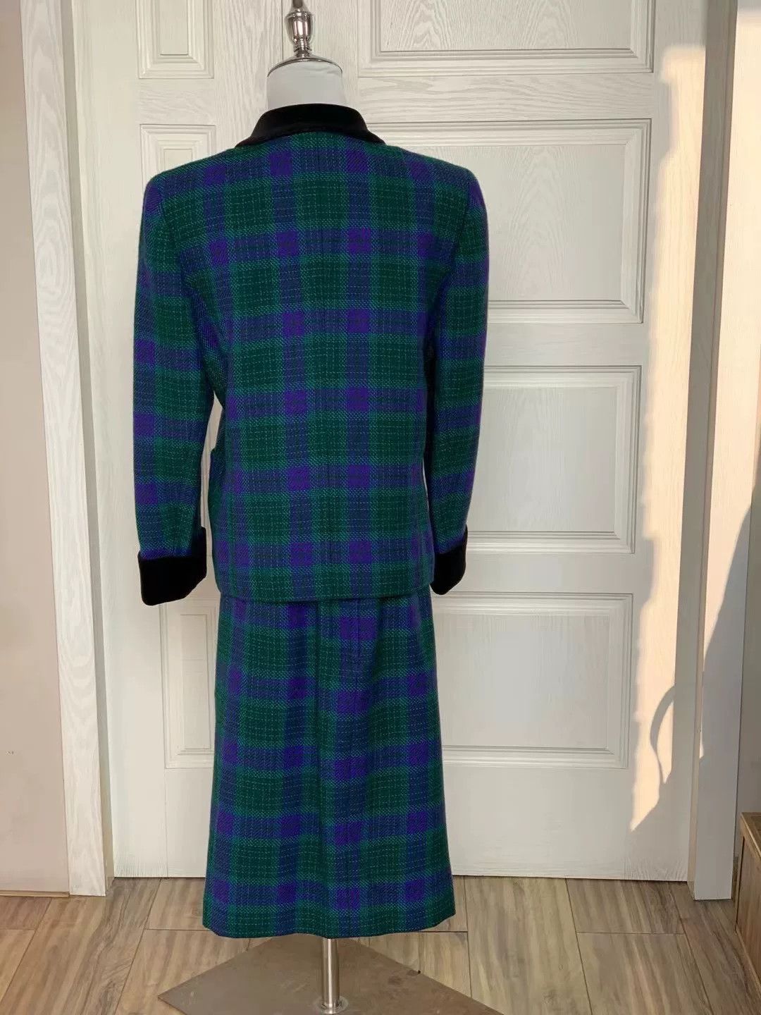 Vintage Leilian Vintage French Wool Suit Size M / US 6-8 / IT 42-44 - 2 Thumbnail