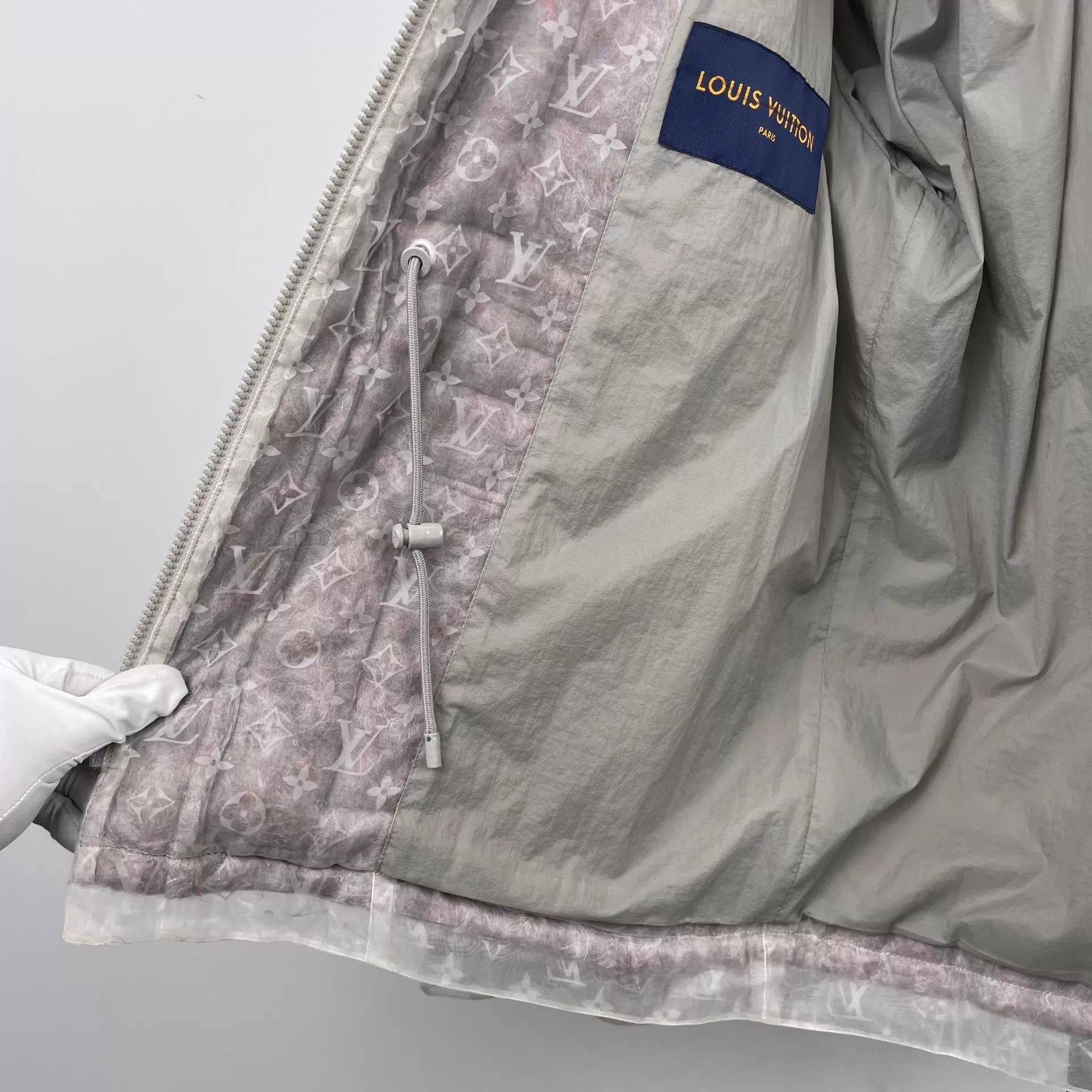 Louis Vuitton All-Over Print Silk Jacket in Gray Size US M / EU 48-50 / 2 - 7 Thumbnail