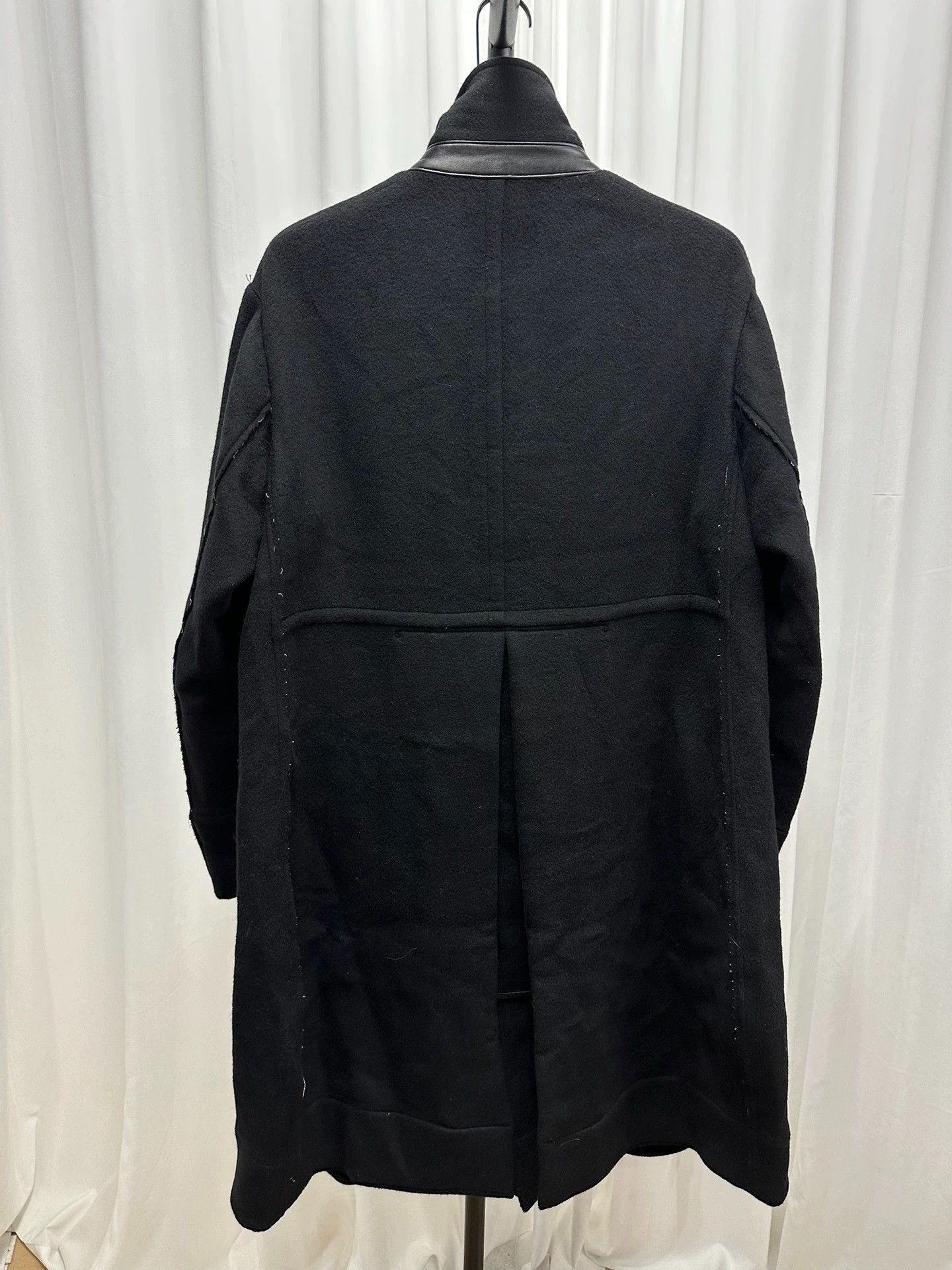 Takahiromiyashita The Soloist. Stylish Wool-Cashmere Coat with Sheepskin Trim Size US S / EU 44-46 / 1 - 8 Thumbnail