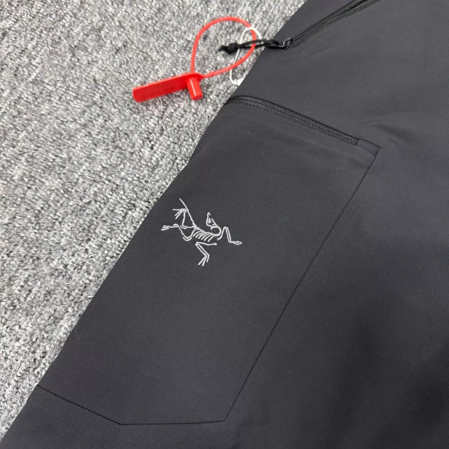 Arc'teryx Like New Black Embroidered Logo Casual Pants Size US 32 / EU 48 - 4 Thumbnail
