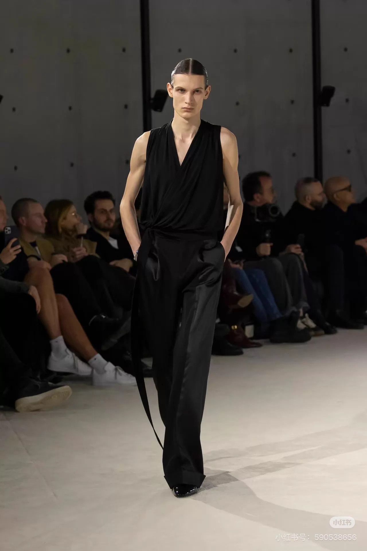 Saint Laurent Paris Satin Tie Vest in Black Size US S / EU 44-46 / 1 - 7 Thumbnail