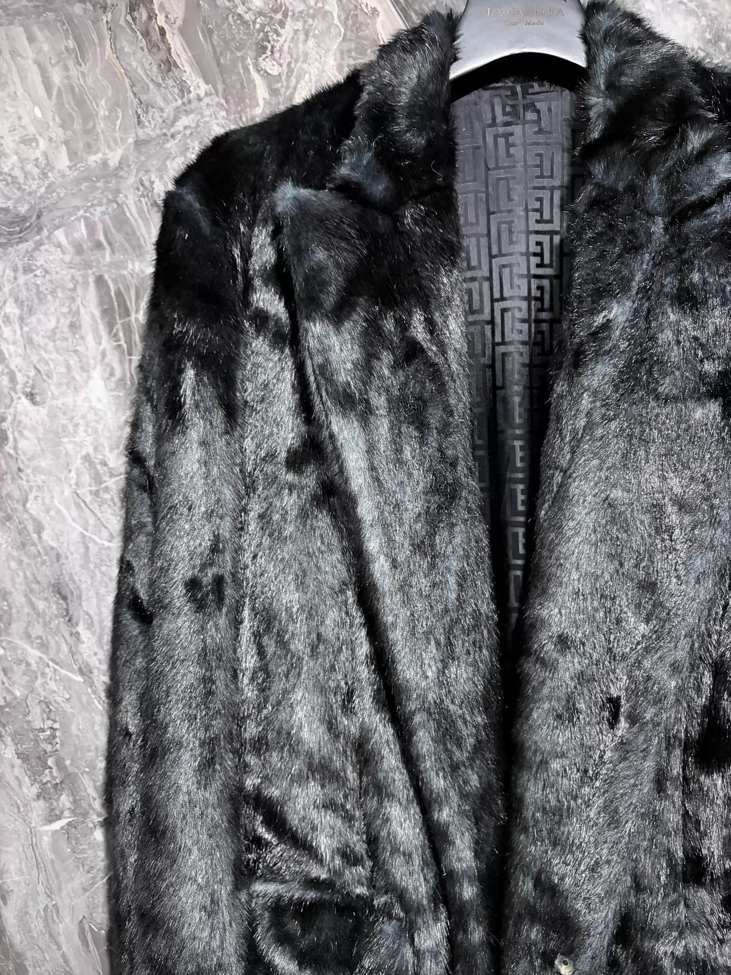 Balmain Luxurious Black Fur Coat in Size XL Size US XL / EU 56 / 4 - 2 Thumbnail