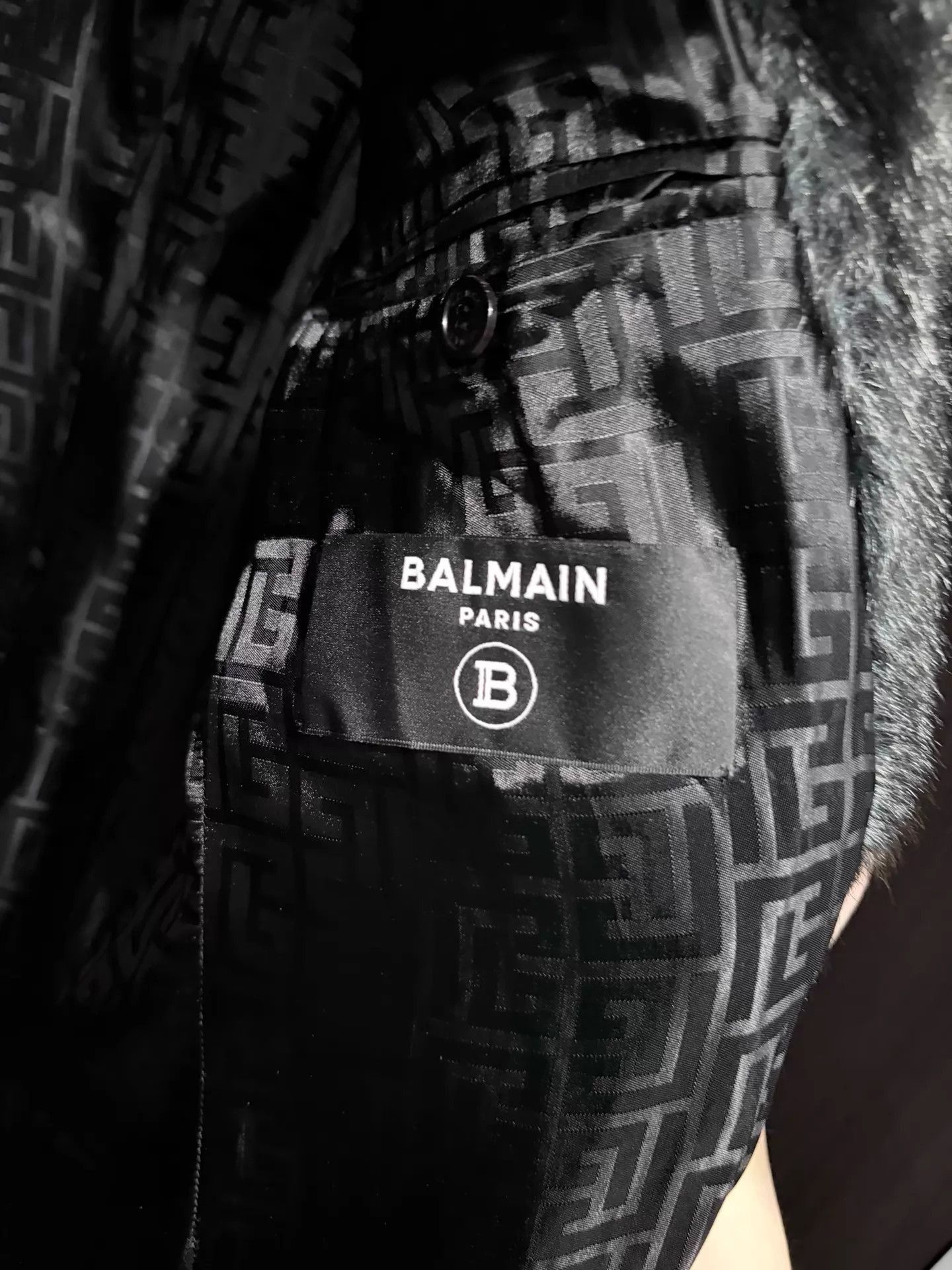 Balmain Luxurious Black Fur Coat in Size XL Size US XL / EU 56 / 4 - 7 Thumbnail