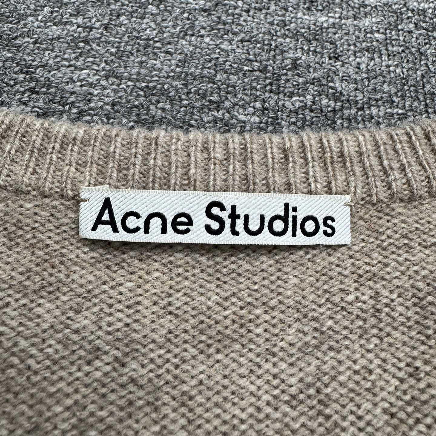 Acne Studios Beige Cashmere Blend V-Neck Sweater Size US XL / EU 56 / 4 - 3 Thumbnail