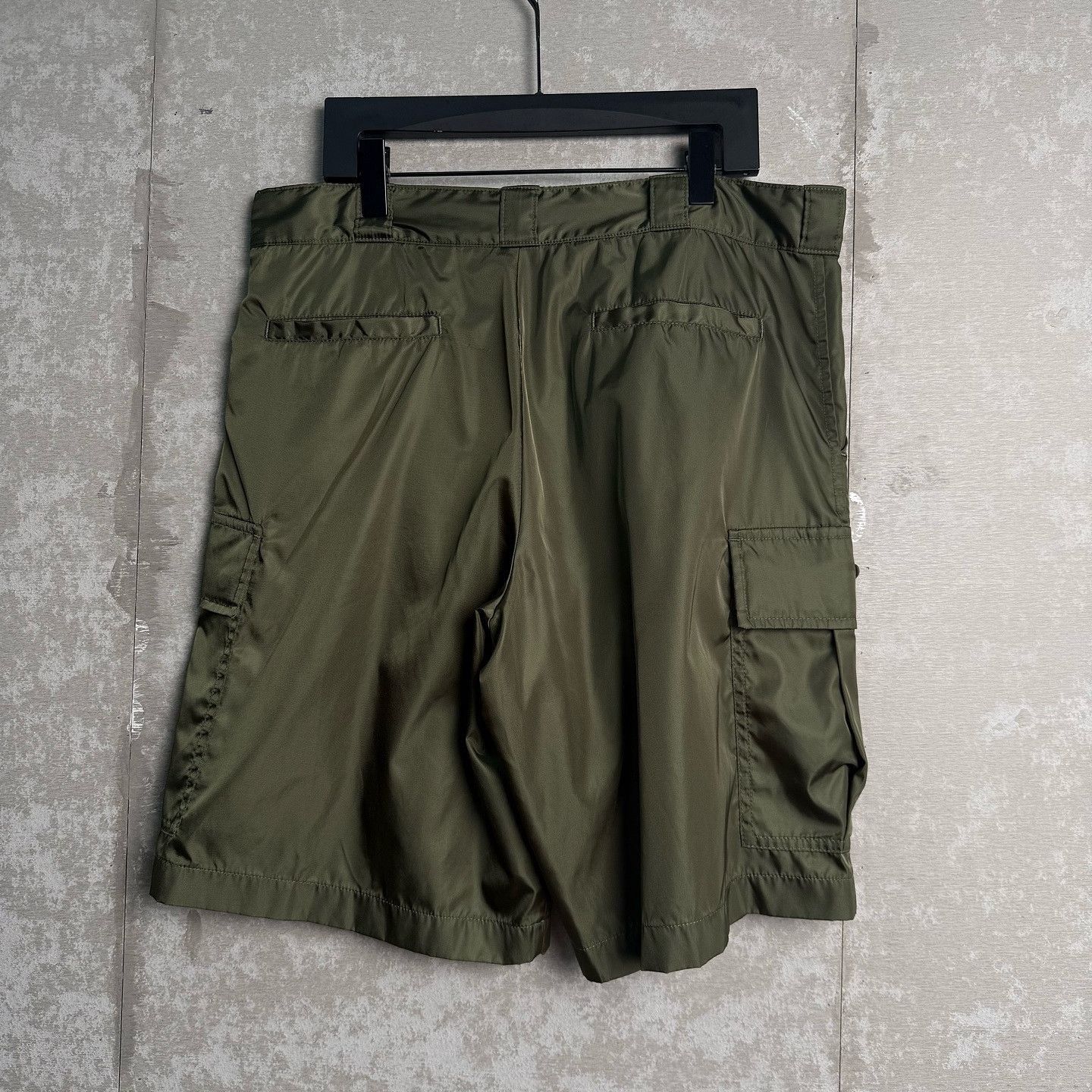 Prada Nylon Cargo Shorts in Green Size US 36 / EU 52 - 2 Thumbnail