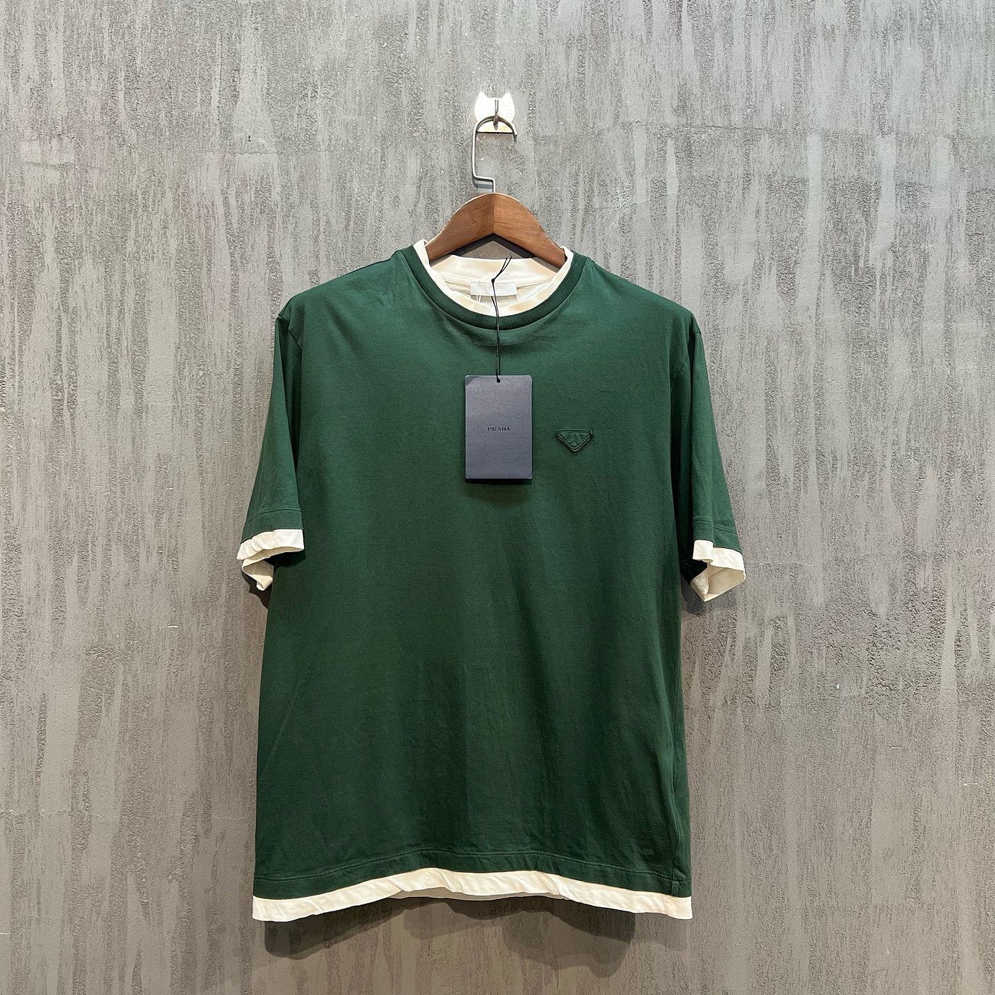Prada Layered Logo T-Shirt in Green Size US L / EU 52-54 / 3 - 9 Thumbnail