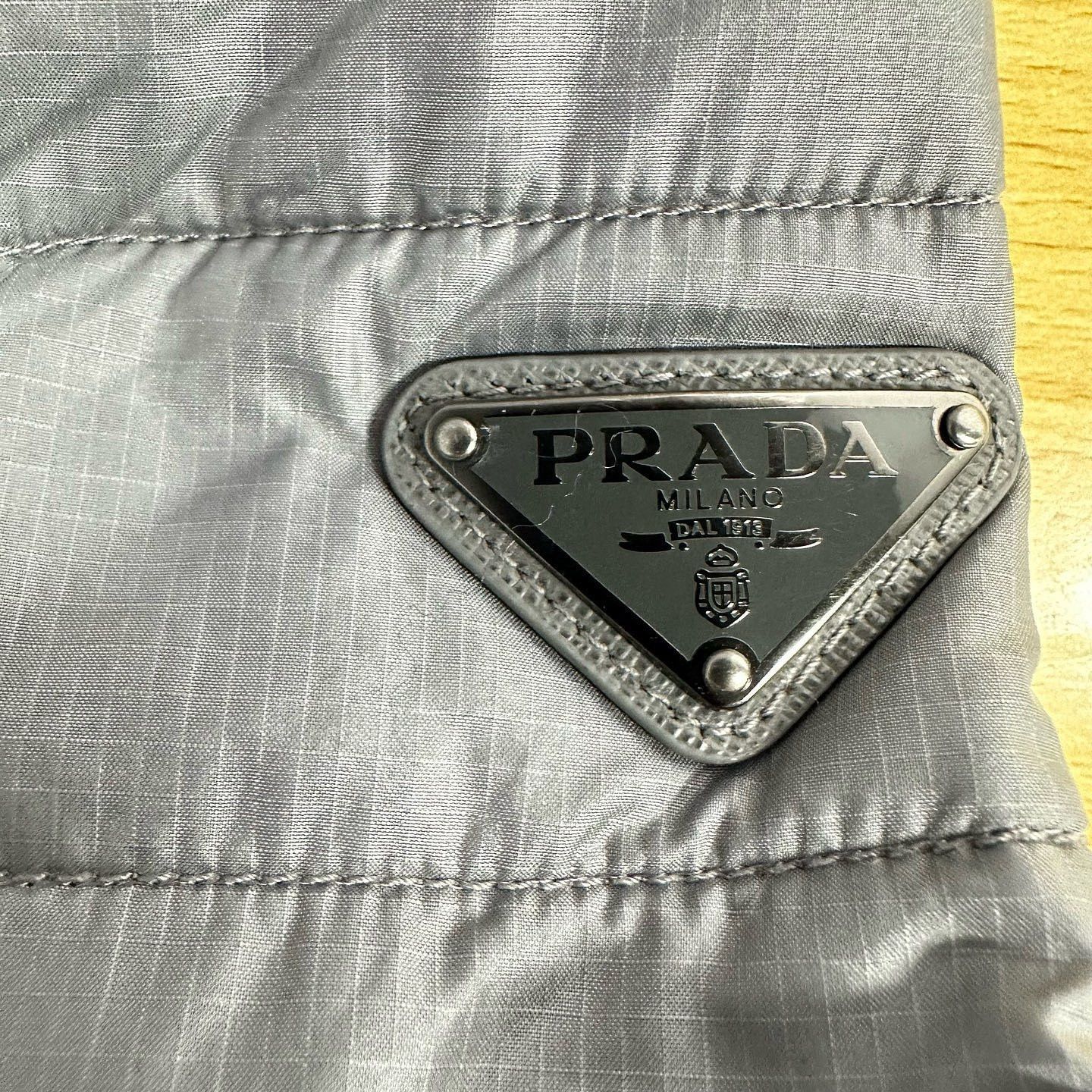 Prada Minimalist Padded Jacket in Gray Size US L / EU 52-54 / 3 - 8 Thumbnail