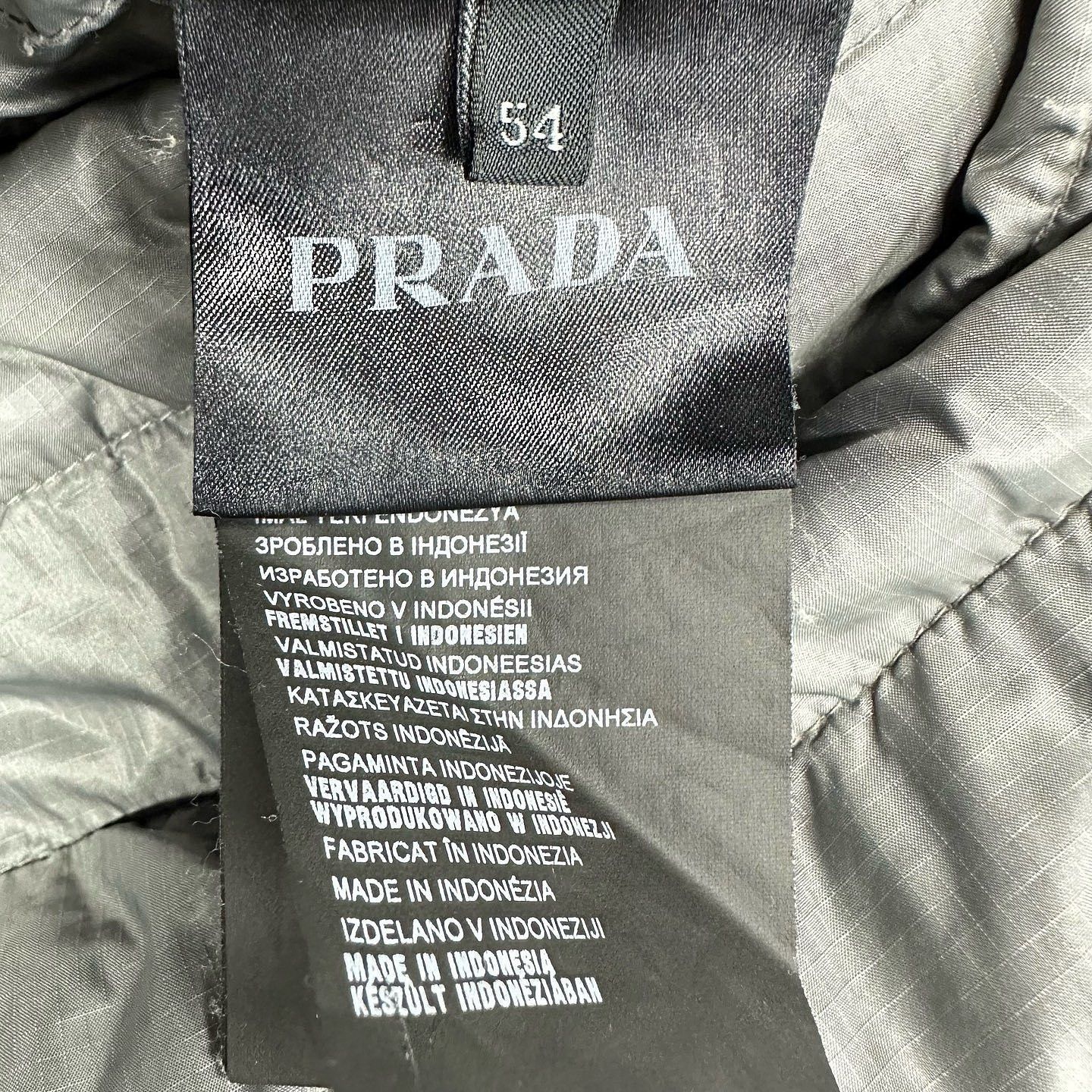 Prada Minimalist Padded Jacket in Gray Size US L / EU 52-54 / 3 - 7 Thumbnail