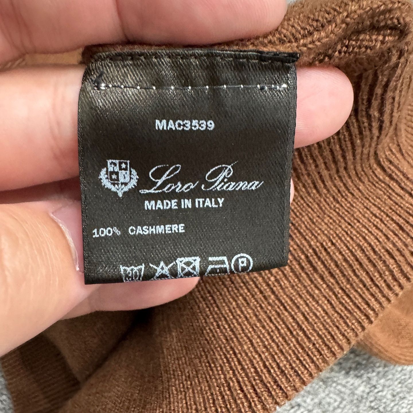 Loro Piana Loro Piana 100% Cashmere Crewneck Sweater Size L Size US L / EU 52-54 / 3 - 4 Thumbnail