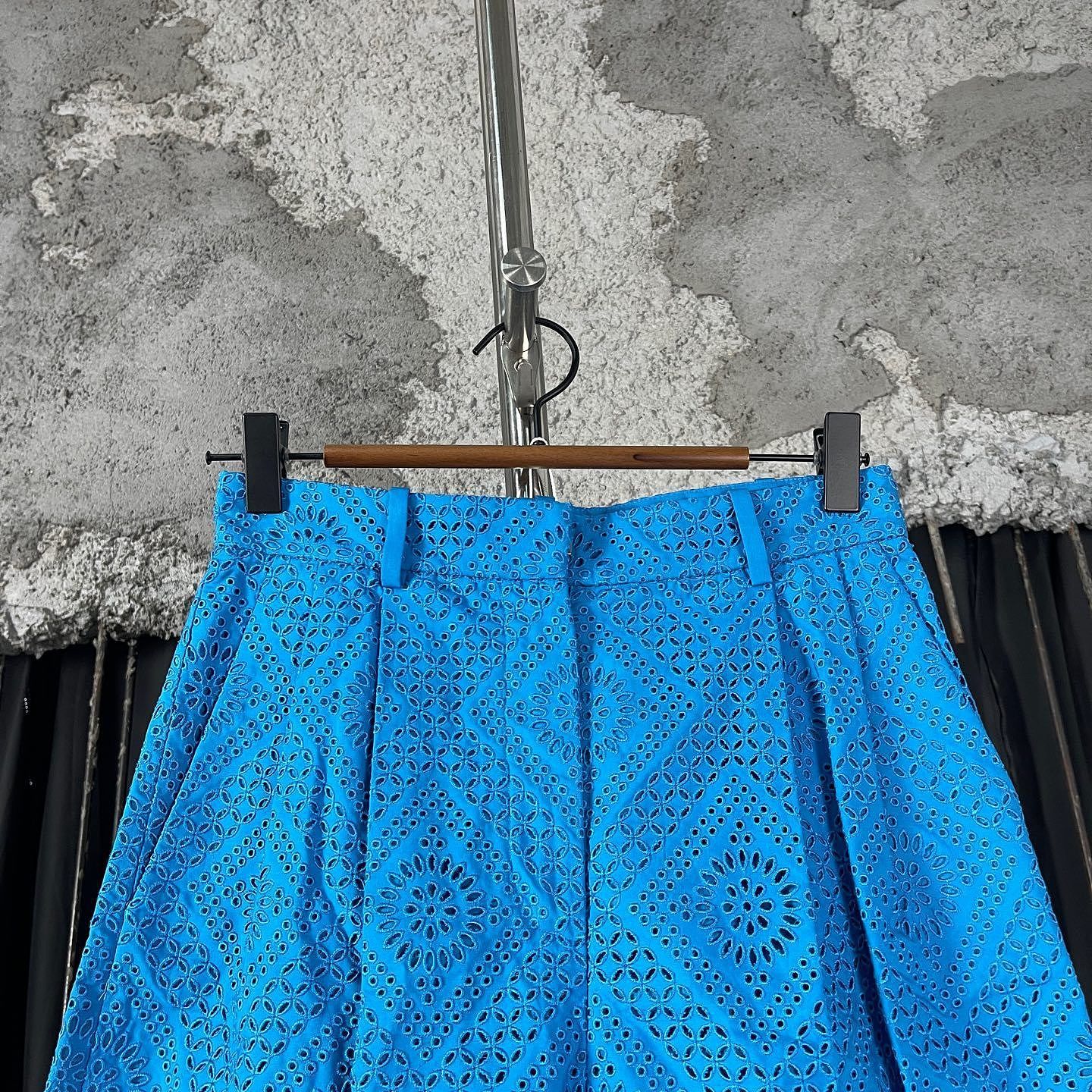 Loro Piana Loro Piana Eyelet Embroidery Shorts Size 38 Size 26" / US 2 / IT 38 - 5 Thumbnail