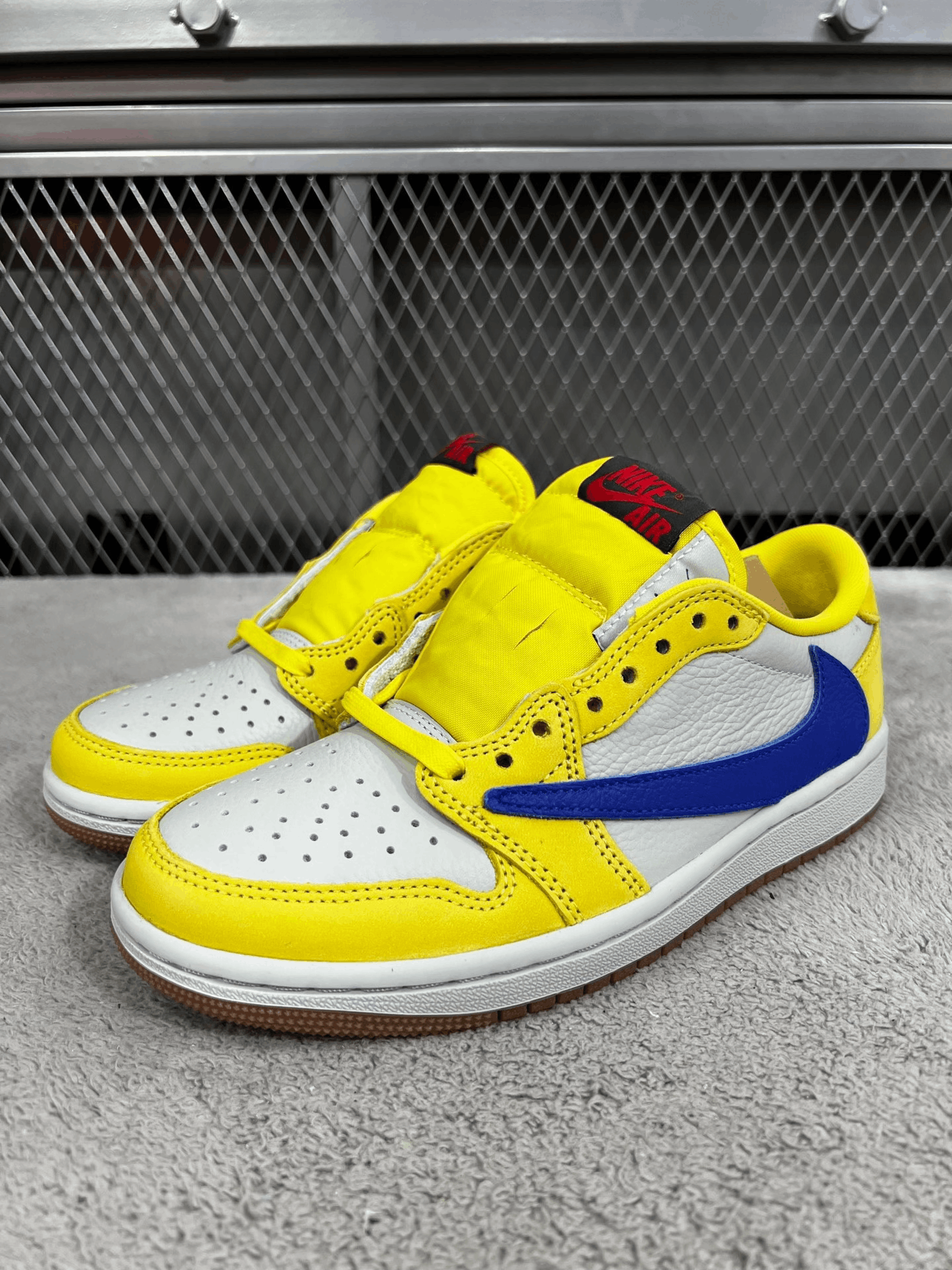 Jordan Brand Travis Scott x Air Jordan 1 Low Canary Size 5 Size US 5.5 / IT 35.5 - 2 Thumbnail