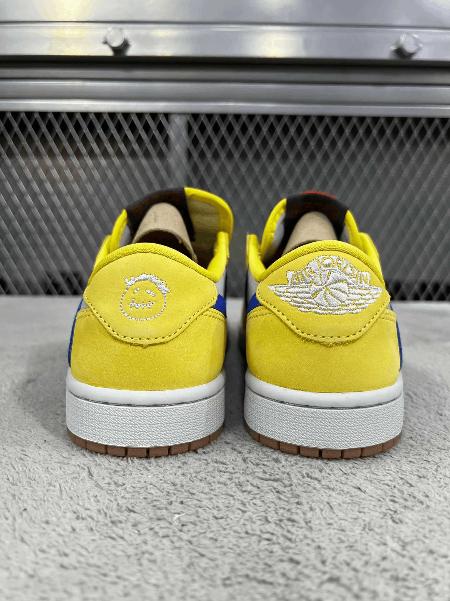 Jordan Brand Travis Scott x Air Jordan 1 Low Canary Size 5 Size US 5.5 / IT 35.5 - 7 Thumbnail
