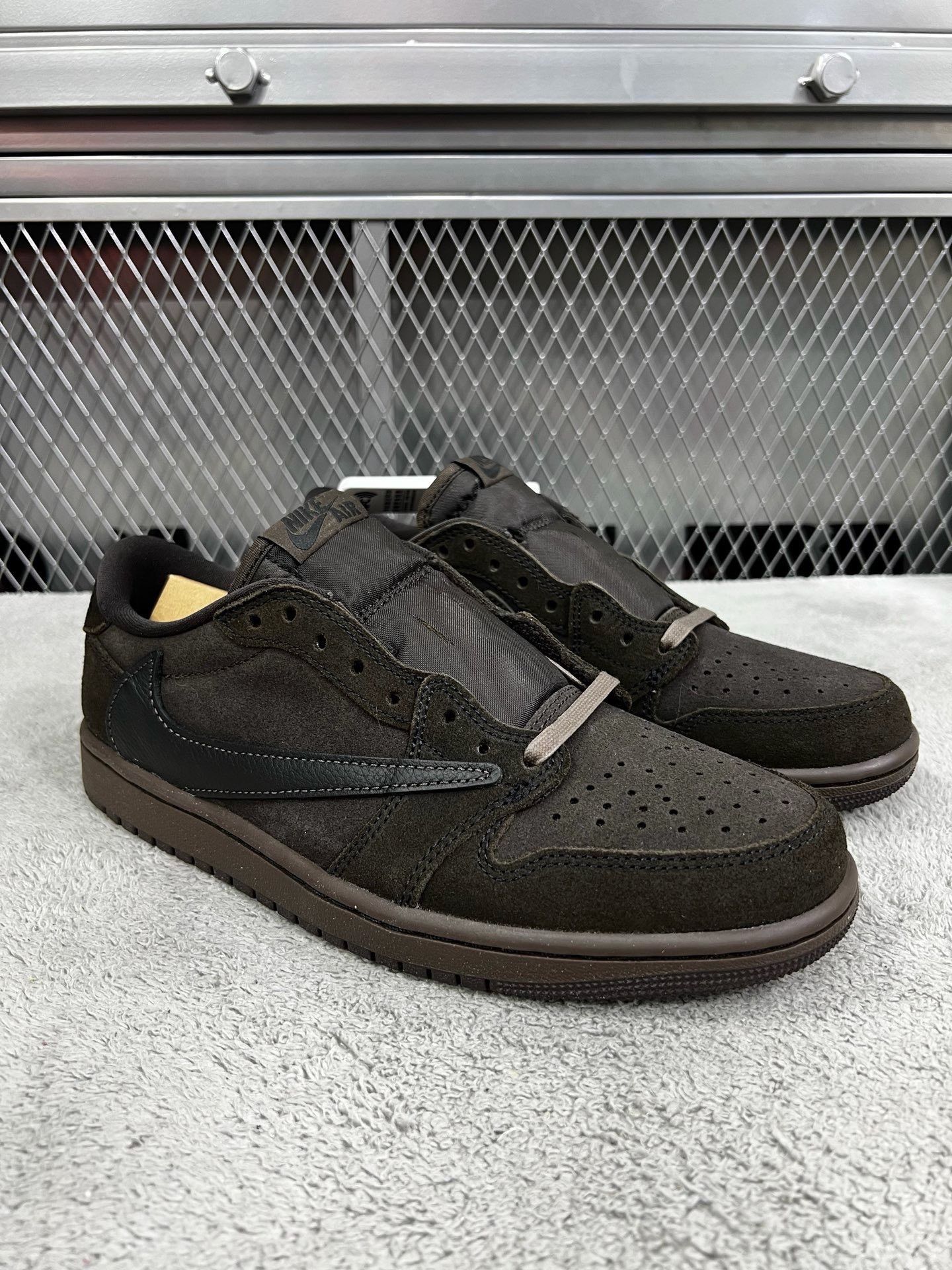 Nike Travis Scott x Nike Air Jordan 1 Low Mocha Size 8 Size US 8 / EU 41 - 4 Thumbnail