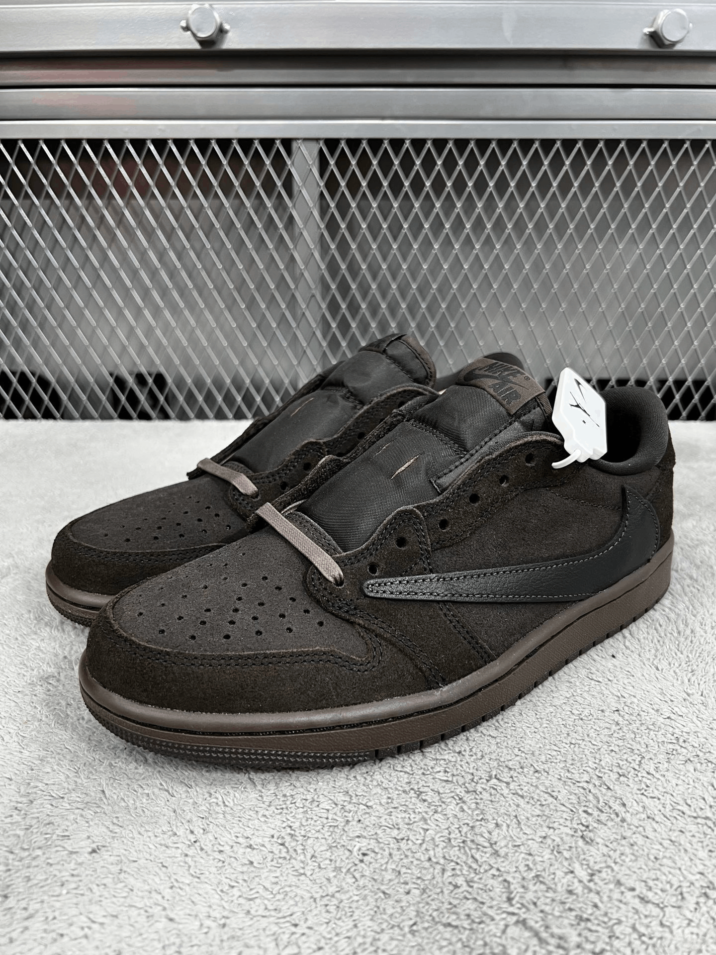 Nike Travis Scott x Nike Air Jordan 1 Low Mocha Size 8 Size US 8 / EU 41 - 2 Thumbnail