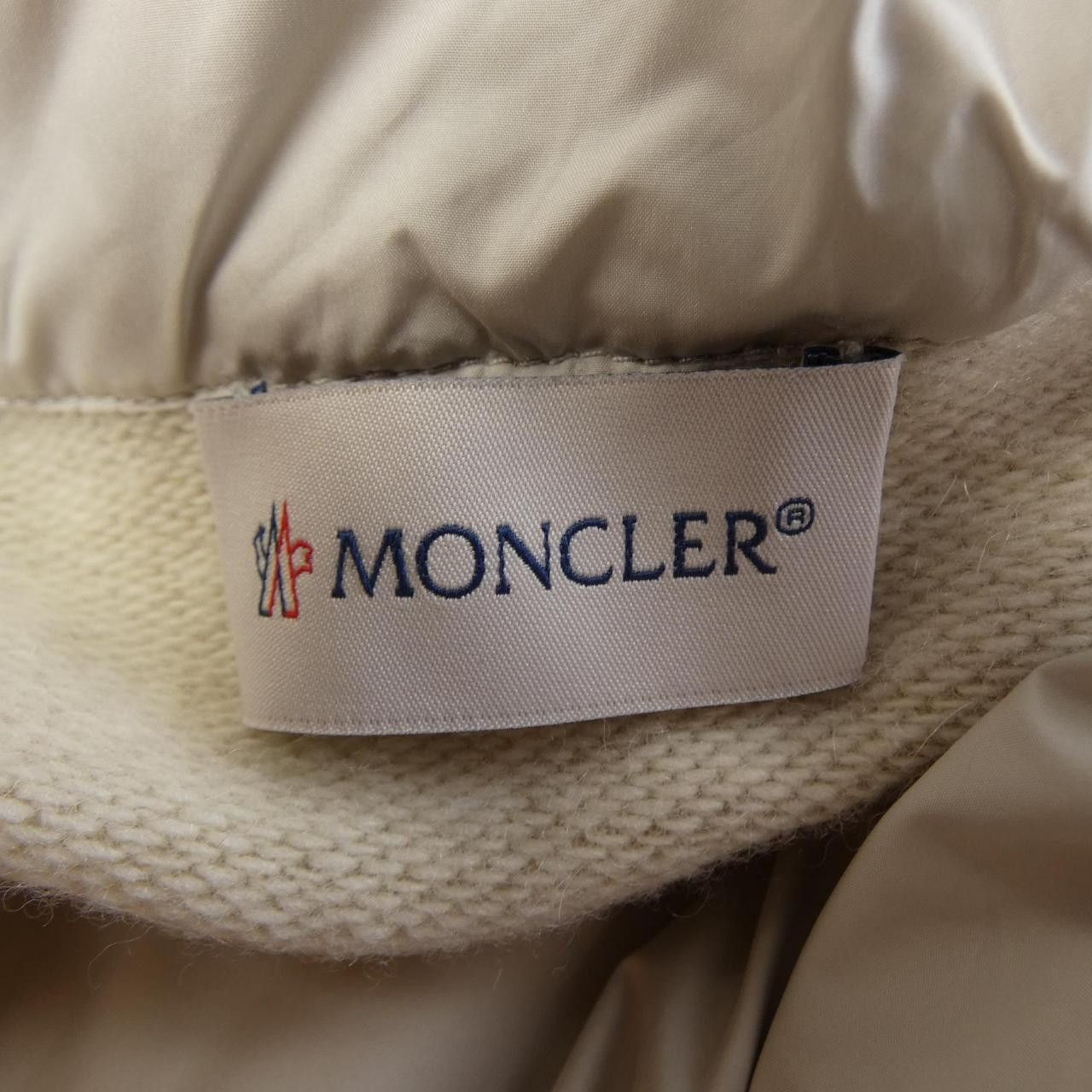 Moncler Moncler Moncler Cashmere Down Jacket Textile Outerwear 20919B00024 DUTY FREE for USA Size ONE SIZE - 5 Thumbnail