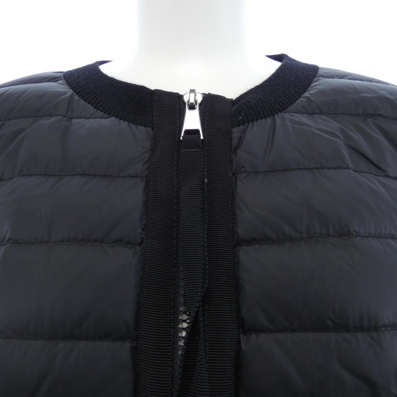 Moncler Moncler Moncler Down Jacket Textile Outerwear 20939B51000 DUTY FREE for USA Size ONE SIZE - 6 Thumbnail