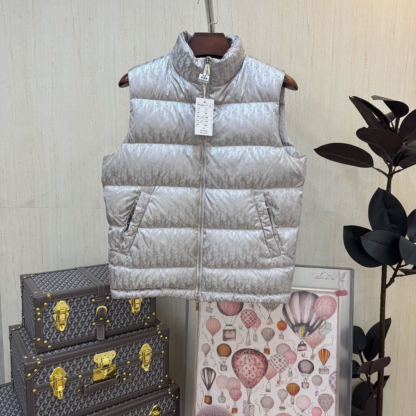 Dior Gray Monogram Puffer Vest in Size M Size US M / EU 48-50 / 2 - 6 Thumbnail