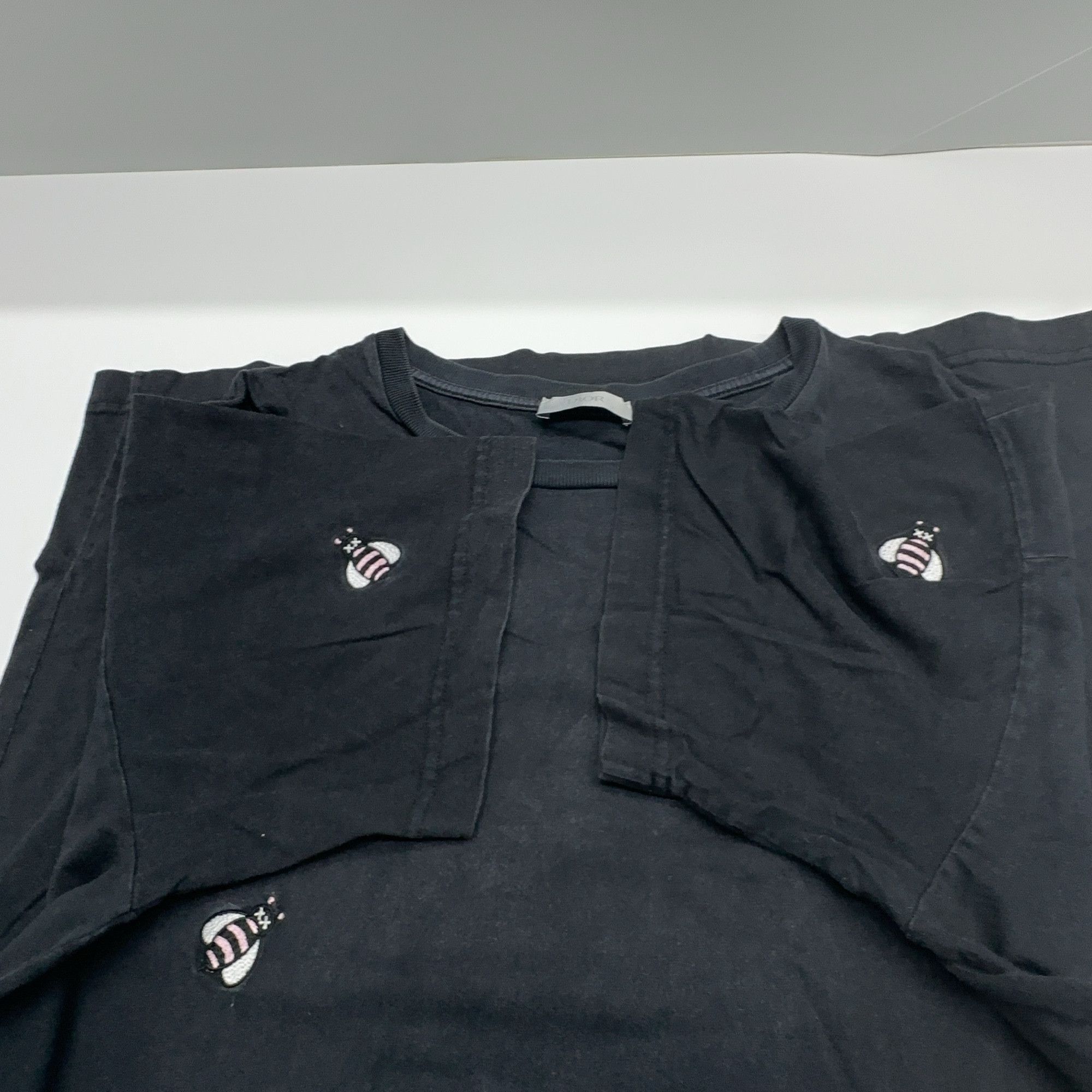 Dior KAWS Collaboration Bee Embroidery Tee Size US S / EU 44-46 / 1 - 7 Thumbnail