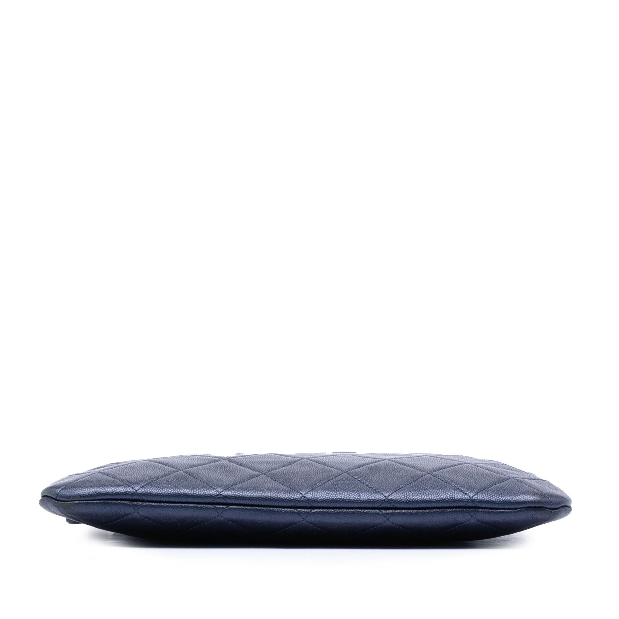 Chanel Medium CC Quilted Caviar O Case Clutch Size ONE SIZE - 3 Thumbnail