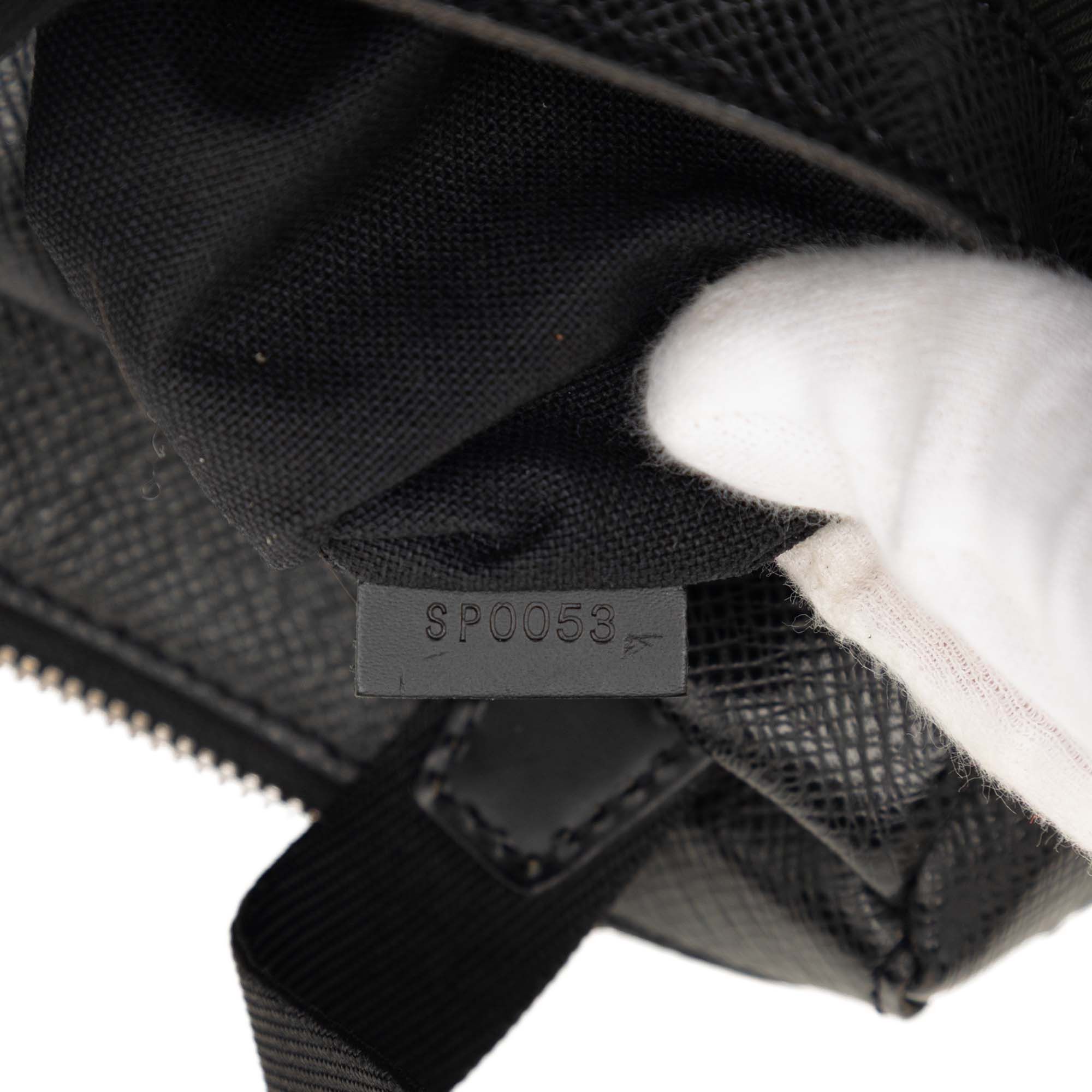 Louis Vuitton Taiga Sayan Size ONE SIZE - 6 Thumbnail