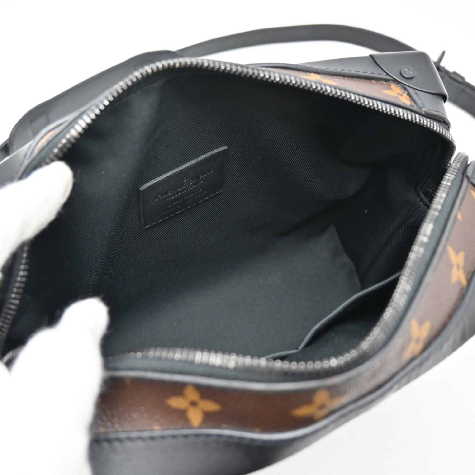 Louis Vuitton Louis Vuitton Solar Ray Soft Trunk Women's/Men's Shoulder Bag M44478 (Discontinued) Monogram Marron Black Size ONE SIZE - 6 Thumbnail