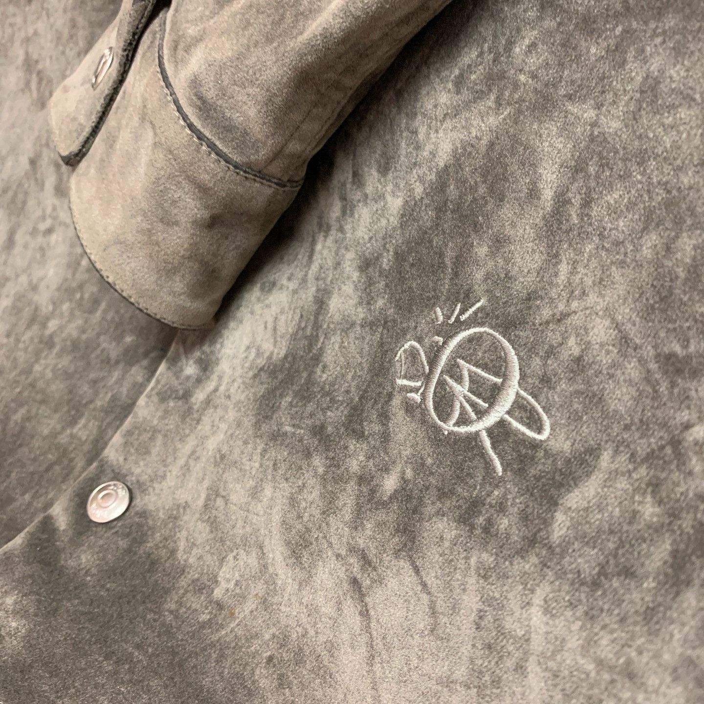 Dior Gray Logo Embroidered Suede Shirt Size US S / EU 44-46 / 1 - 6 Thumbnail
