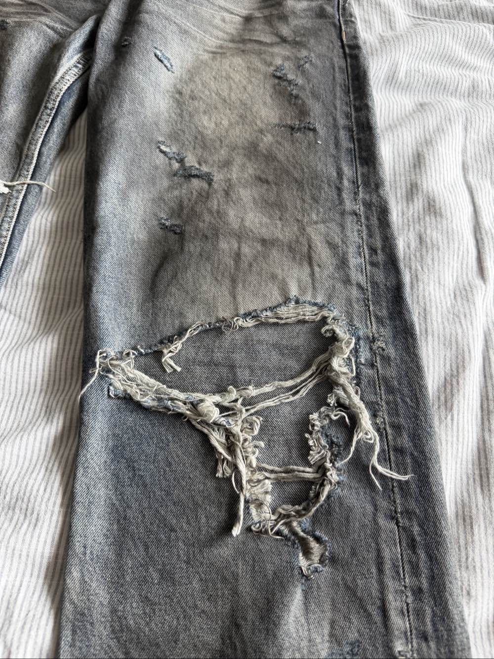 Balenciaga Distressed Blue Denim Jeans in Size 28 Size US 28 / EU 44 - 6 Thumbnail