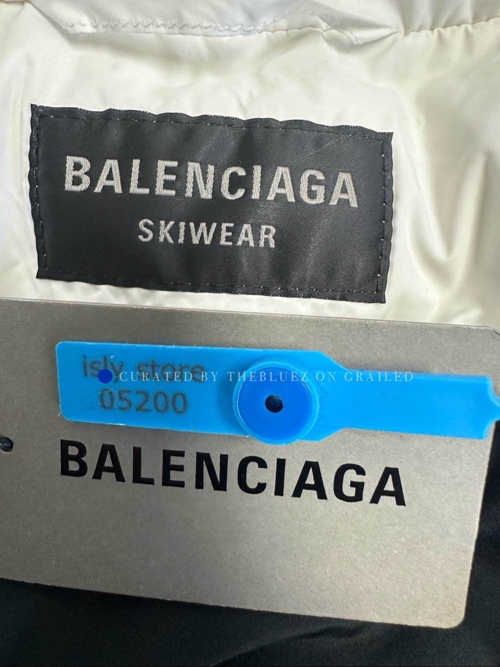 Balenciaga White Puffer Jacket in Size S Size US S / EU 44-46 / 1 - 3 Thumbnail