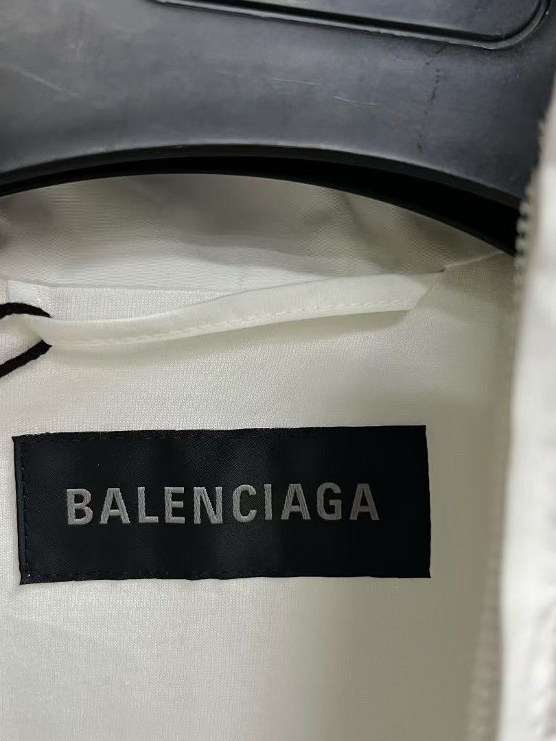 Balenciaga Tokyo Logo Zip Up Jacket in White Size US S / EU 44-46 / 1 - 3 Thumbnail