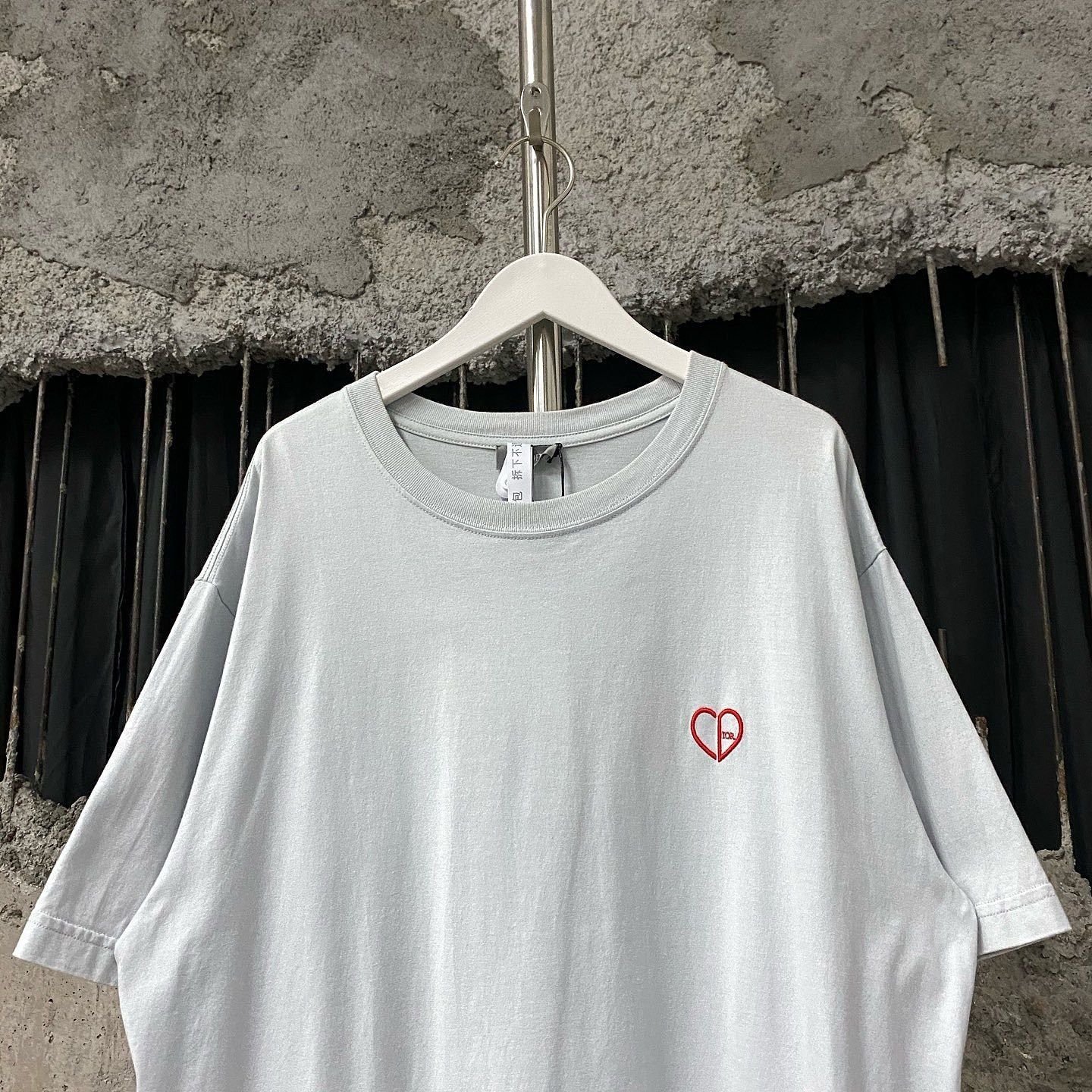 Dior Embroidered Heart Logo Tee in White Size US L / EU 52-54 / 3 - 5 Thumbnail