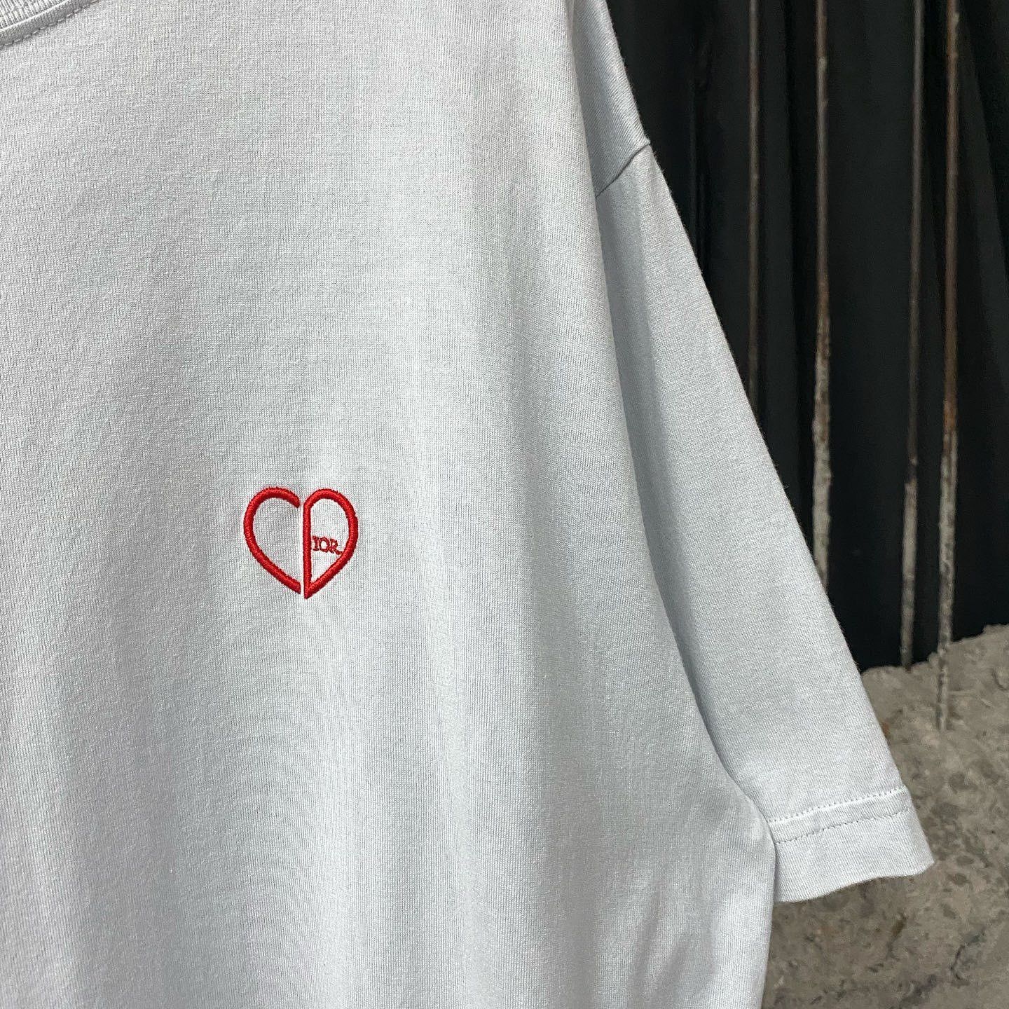 Dior Embroidered Heart Logo Tee in White Size US L / EU 52-54 / 3 - 7 Thumbnail