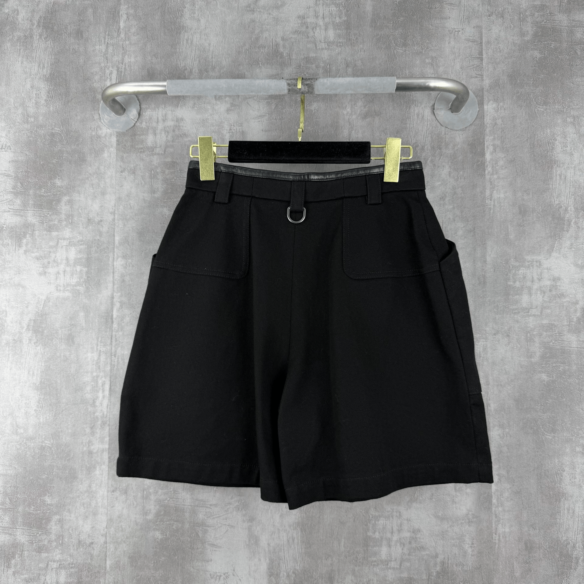 Louis Vuitton Louis Vuitton Sheepskin Metal Plaque Denim Shorts Size 36" / US 14 / IT 50 - 3 Thumbnail