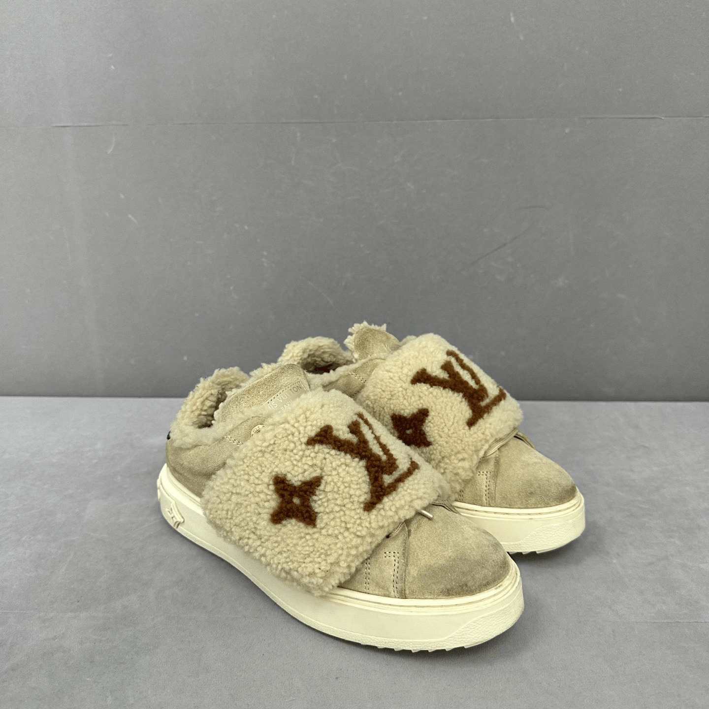 Louis Vuitton Louis Vuitton Time Out Suede Sneakers Size US 7 / IT 37 - 3 Thumbnail