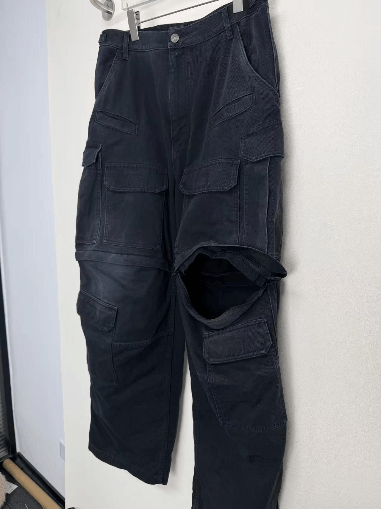 Balenciaga Balenciaga Washed Distressed Cargo Pants Size US 26 / EU 42 - 2 Thumbnail