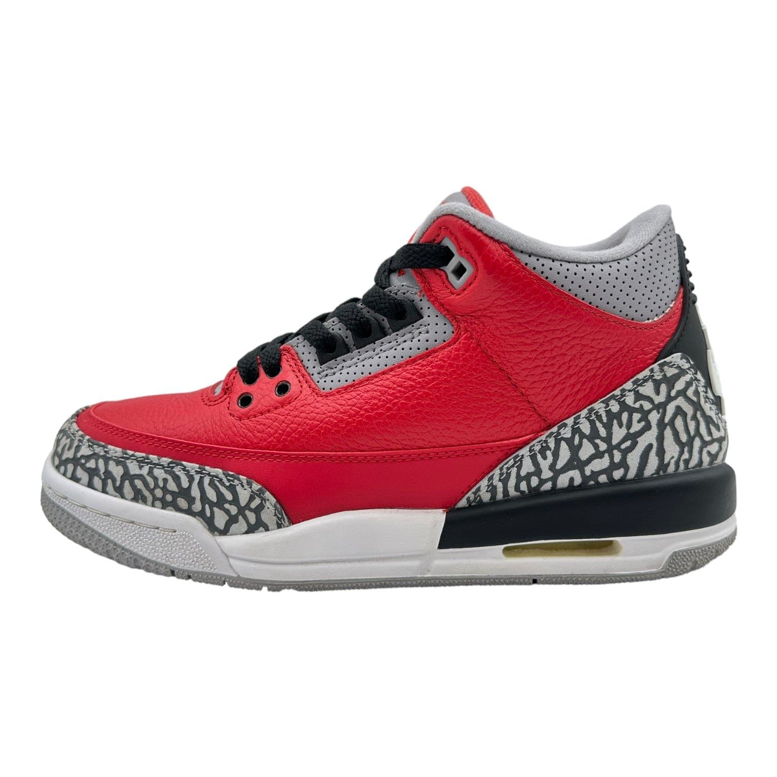 Nike 3 Retro SE Fire Red (GS) Size US 6.5 / EU 39-40 - 2 Thumbnail