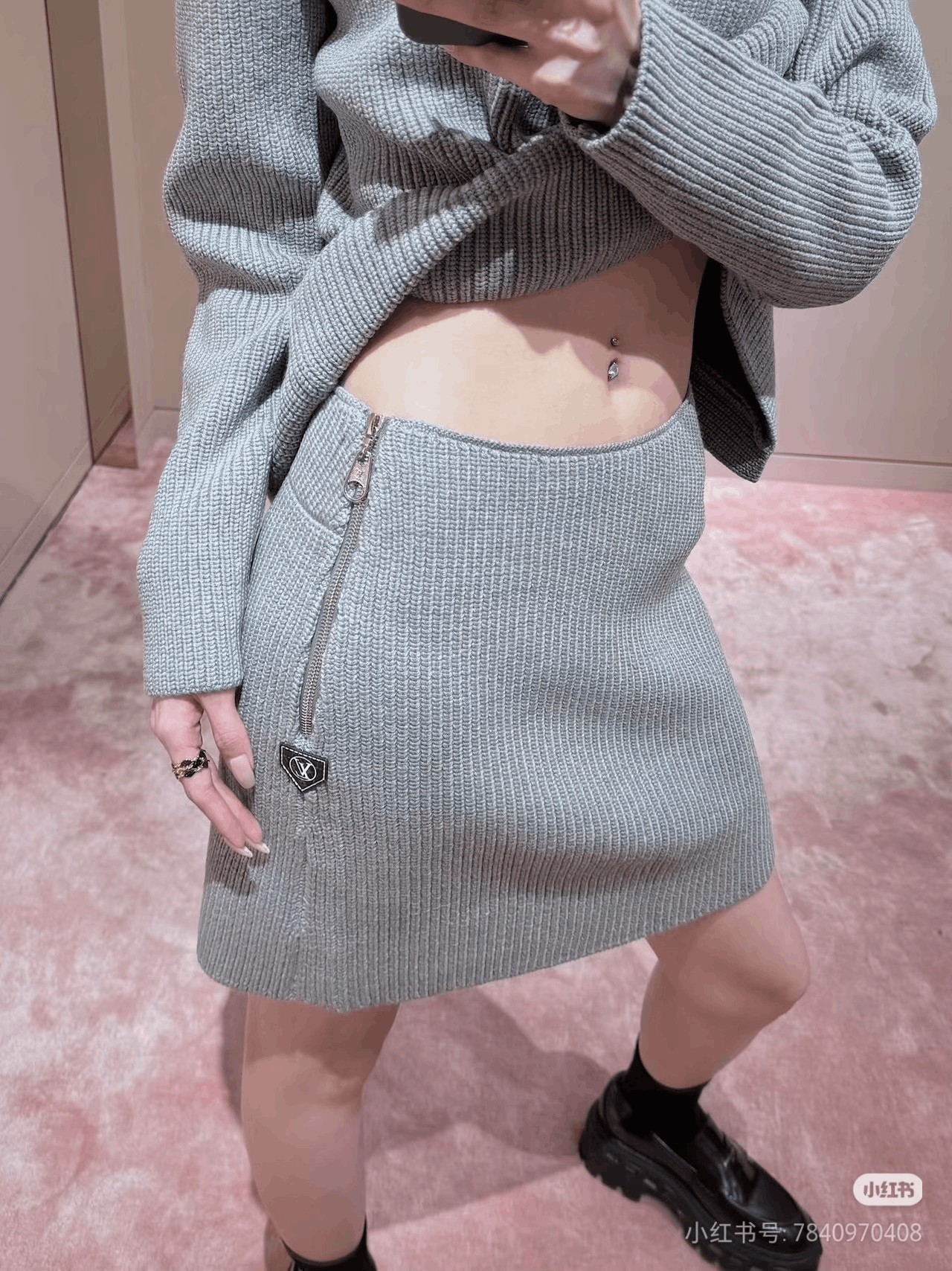 Louis Vuitton Louis Vuitton Embossed Logo Wool Knit Skirt Size 34" / US 12 / IT 48 - 5 Thumbnail