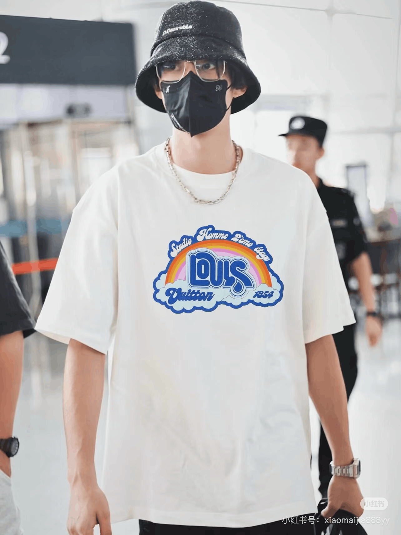 Louis Vuitton Louis Vuitton Rainbow Logo T-Shirt Size US XL / EU 56 / 4 - 3 Thumbnail