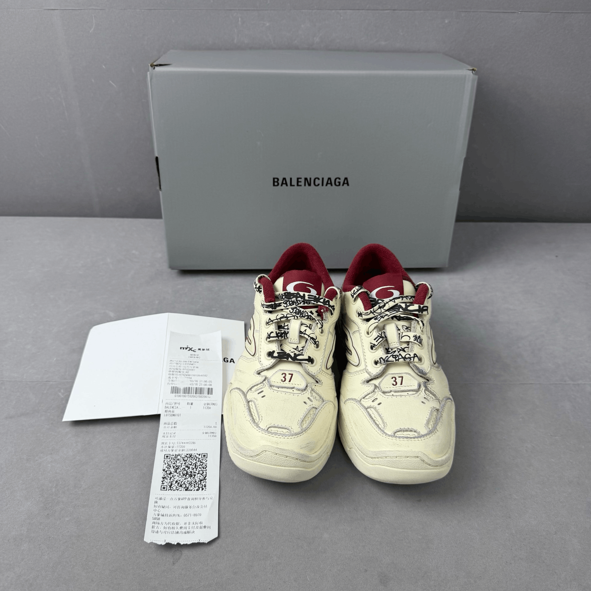 Balenciaga Balenciaga Hamptons Worn-Out Sneakers Size US 6 / IT 36 - 2 Thumbnail