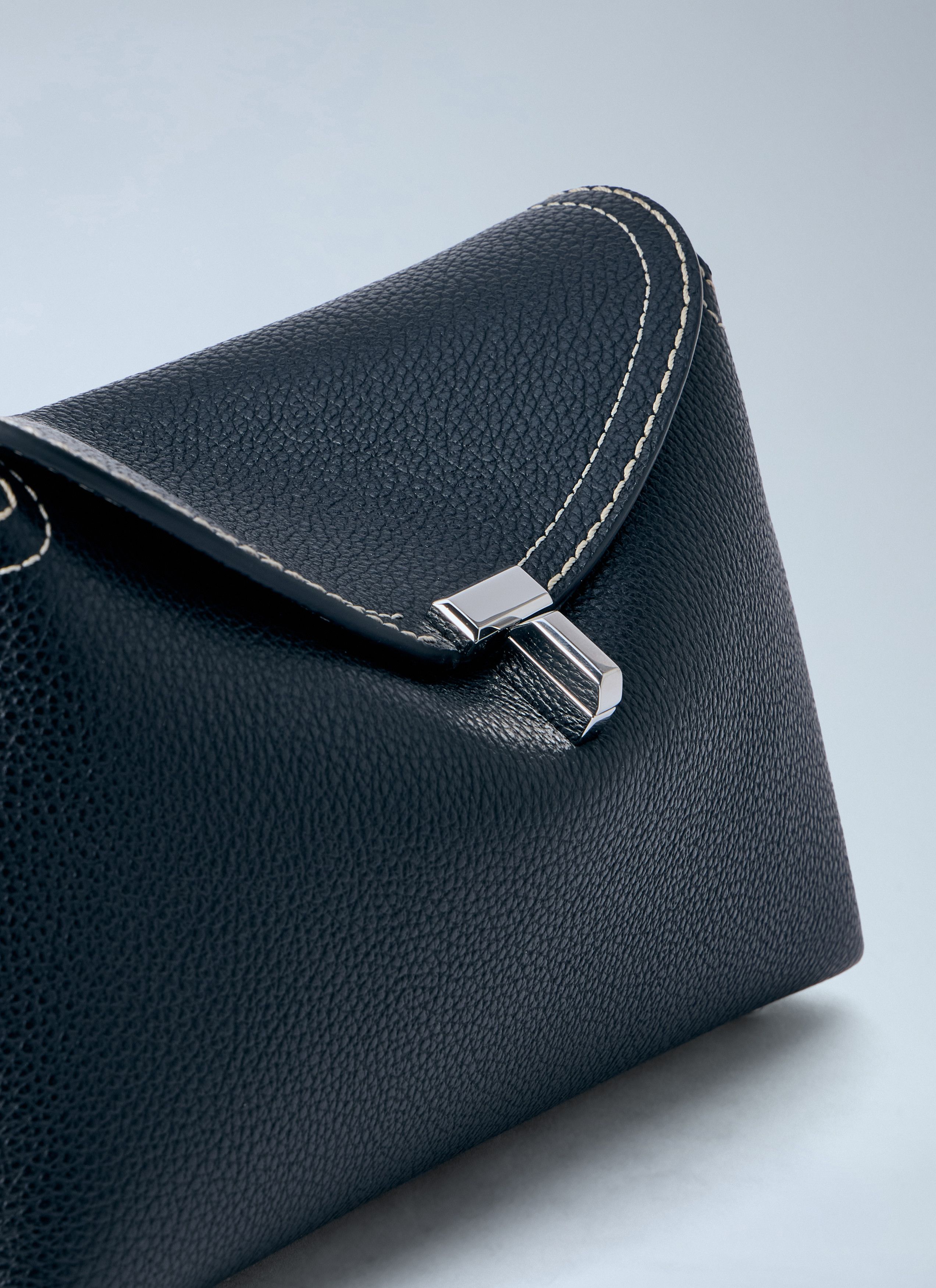 Toteme T-Lock Grained-Leather Clutch Bag Size ONE SIZE - 4 Thumbnail