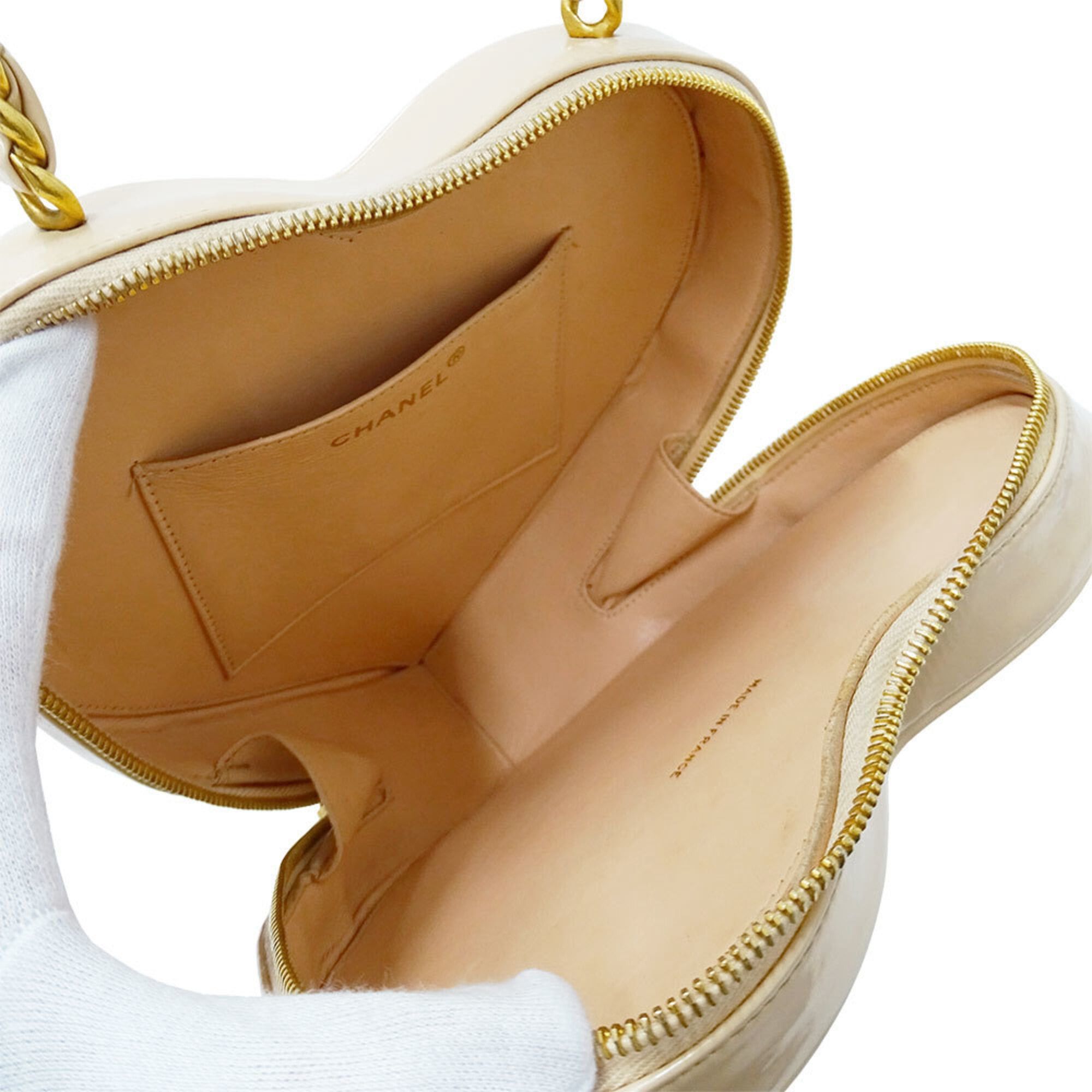 Chanel Chanel handbag for women, brand name, Matelassé enamel heart vanity bag, beige, gold hardware, hand-held, shape. Size ONE SIZE - 5 Thumbnail