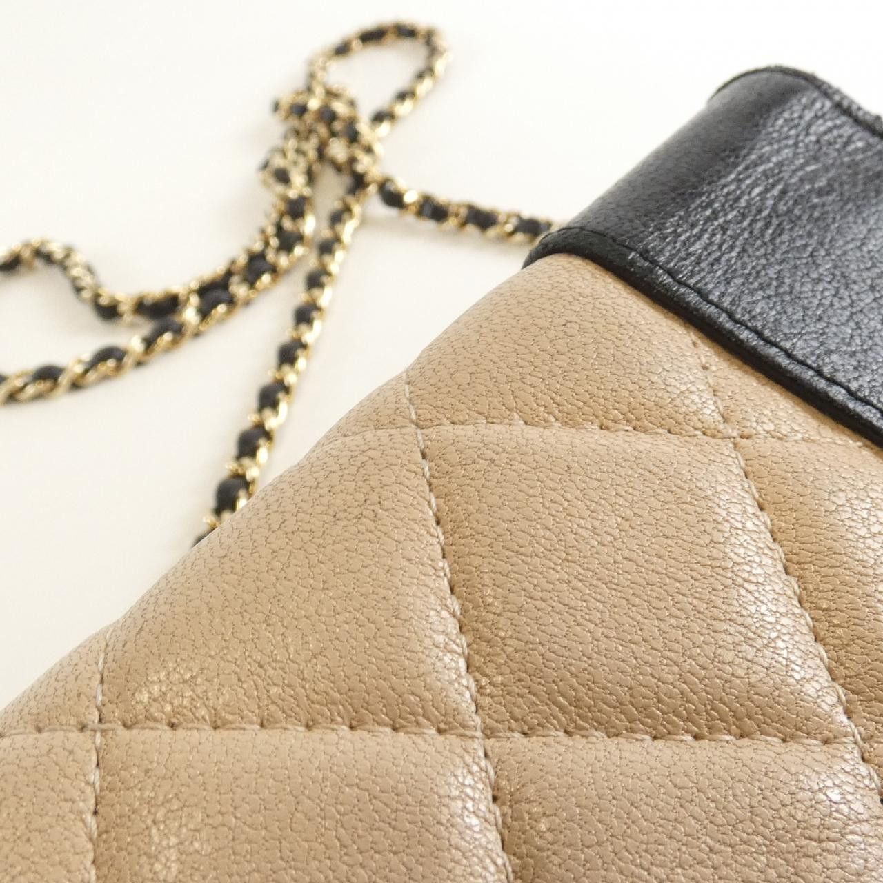 Chanel Chanel Chanel Lambskin Chain Wallet Leather Short Wallet DUTY FREE for USA Size ONE SIZE - 4 Thumbnail