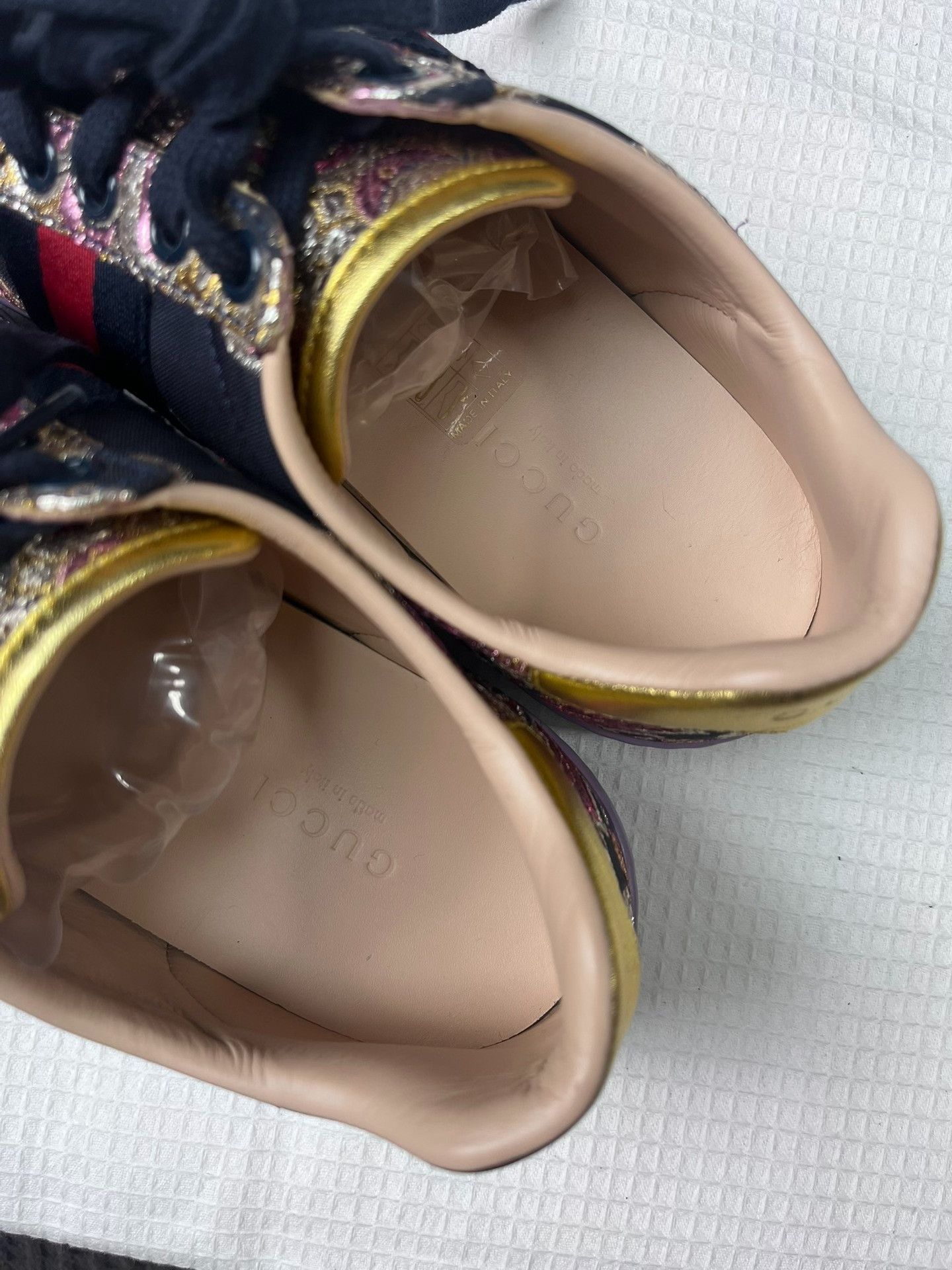 Gucci Gucci Embroidered Floral Sneakers 35.5 Size US 4.5 / IT 34.5 - 8 Thumbnail