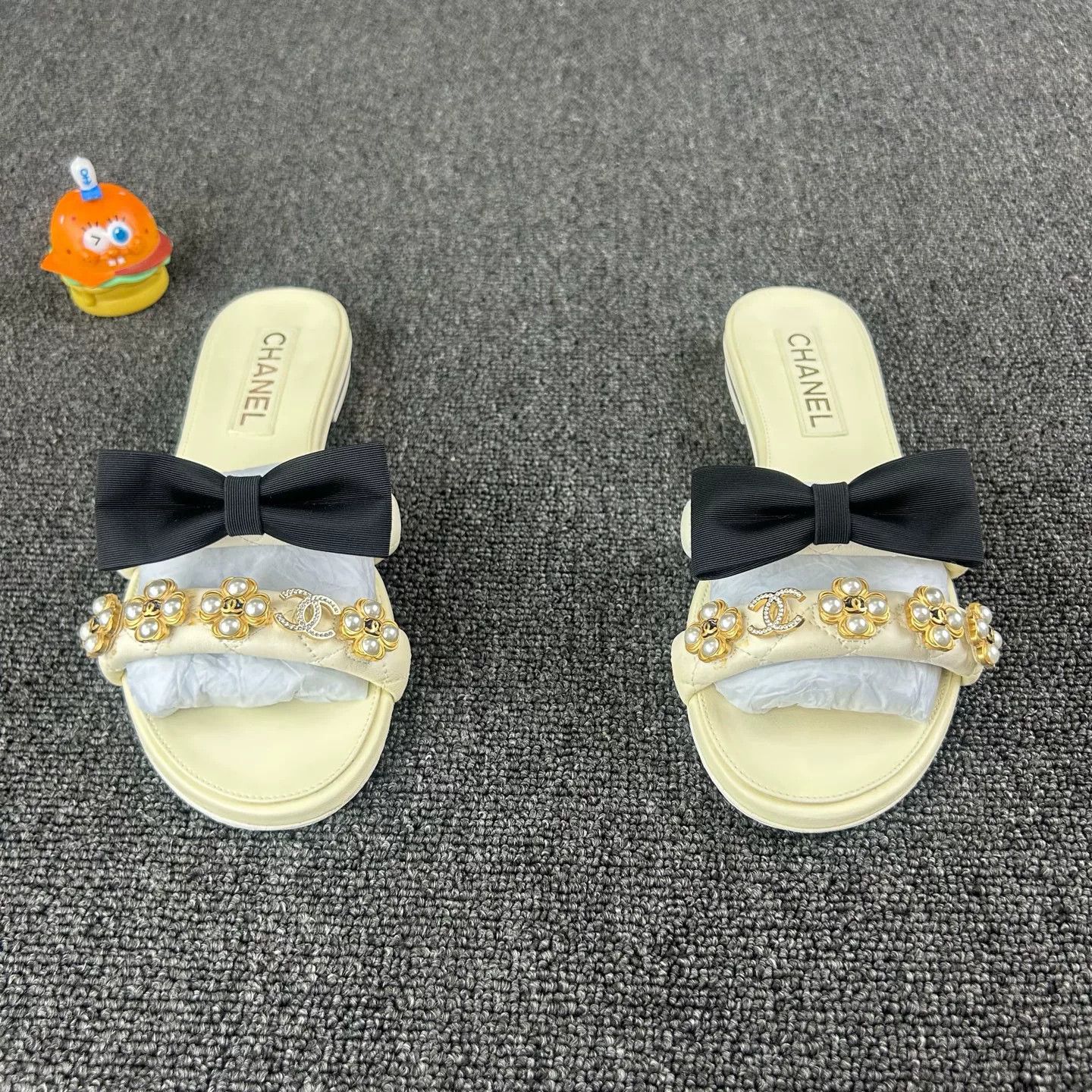 Chanel Chanel Baroque Pearl Slippers Size US 7 / IT 37 - 2 Thumbnail
