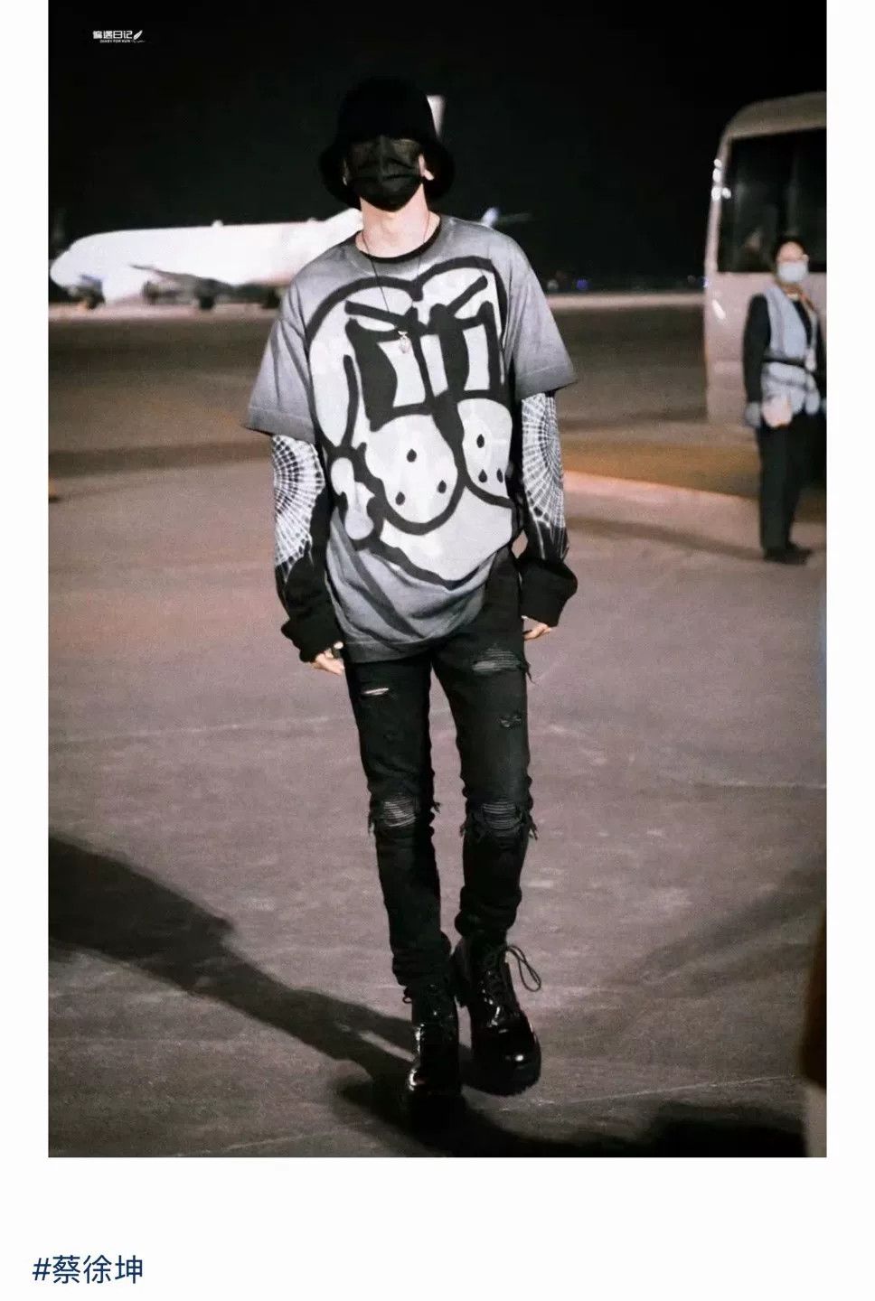 Givenchy Givenchy x Chito Graffiti Dog Head Tee Size US M / EU 48-50 / 2 - 9 Thumbnail