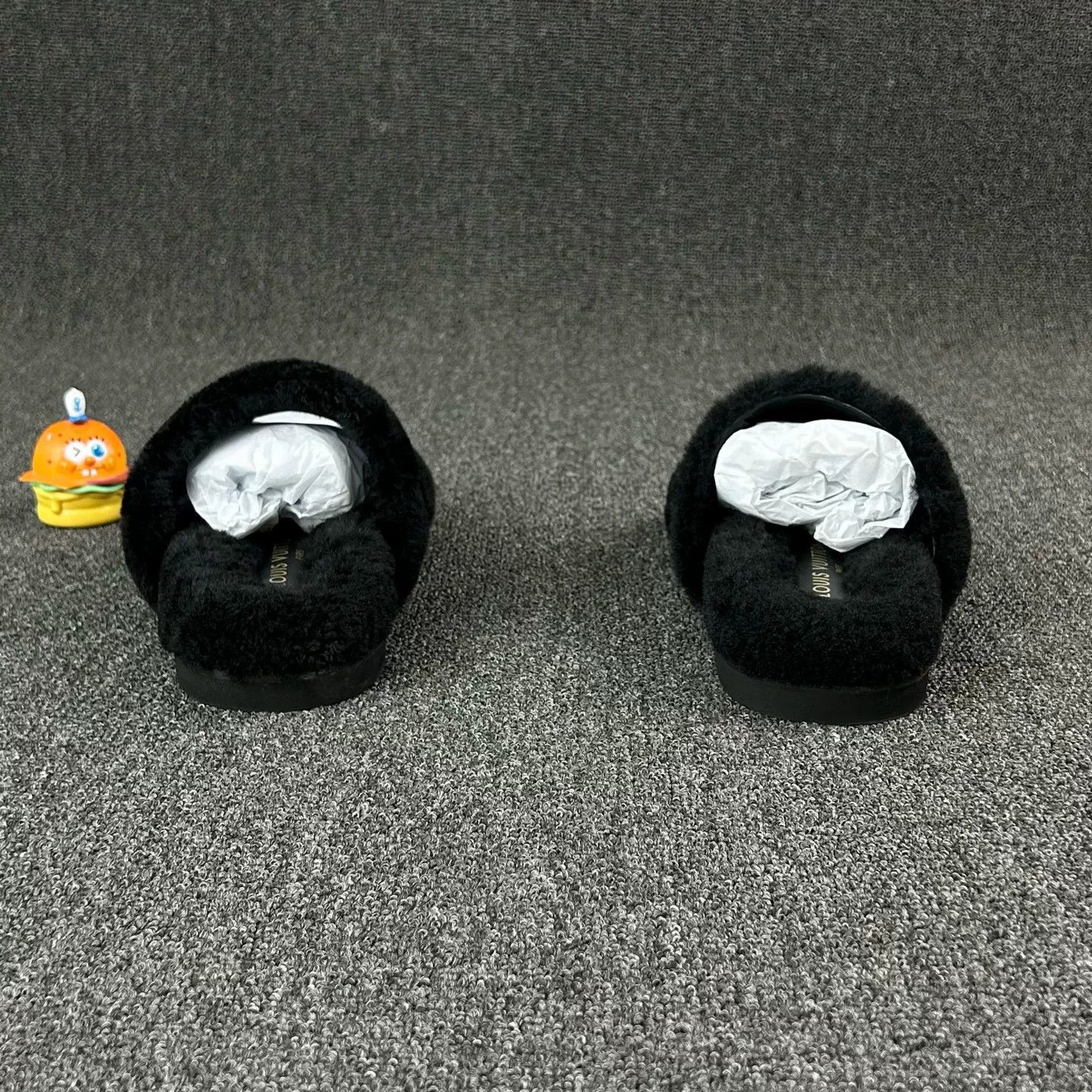 Louis Vuitton Louis Vuitton Black Fur Slippers Size US 7 / IT 37 - 5 Thumbnail