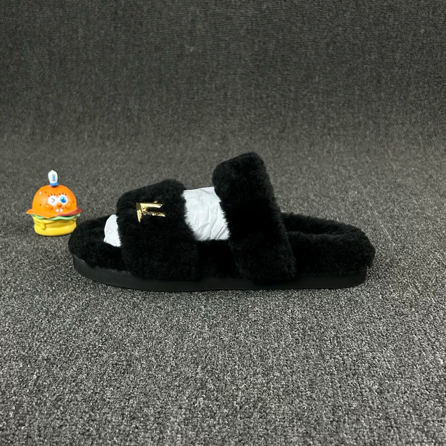 Louis Vuitton Louis Vuitton Black Fur Slippers Size US 7 / IT 37 - 3 Thumbnail