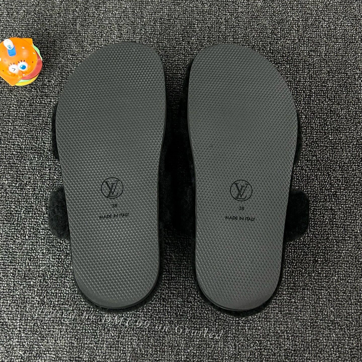 Louis Vuitton Louis Vuitton Black Fur Slippers Size US 7 / IT 37 - 6 Thumbnail